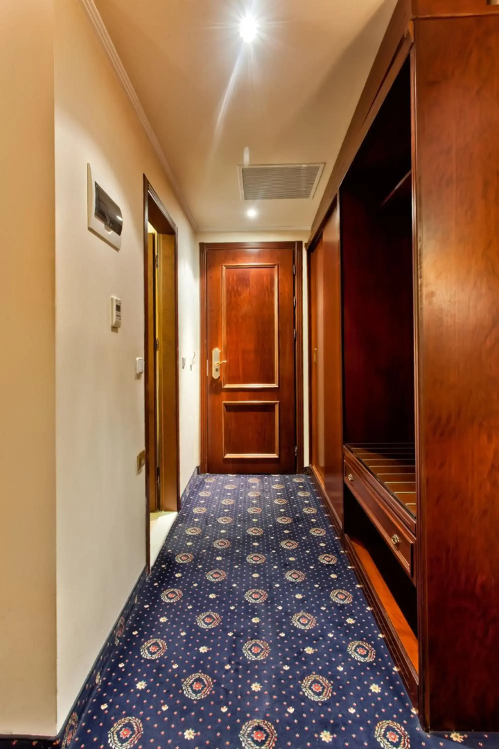 Kouros Hotel