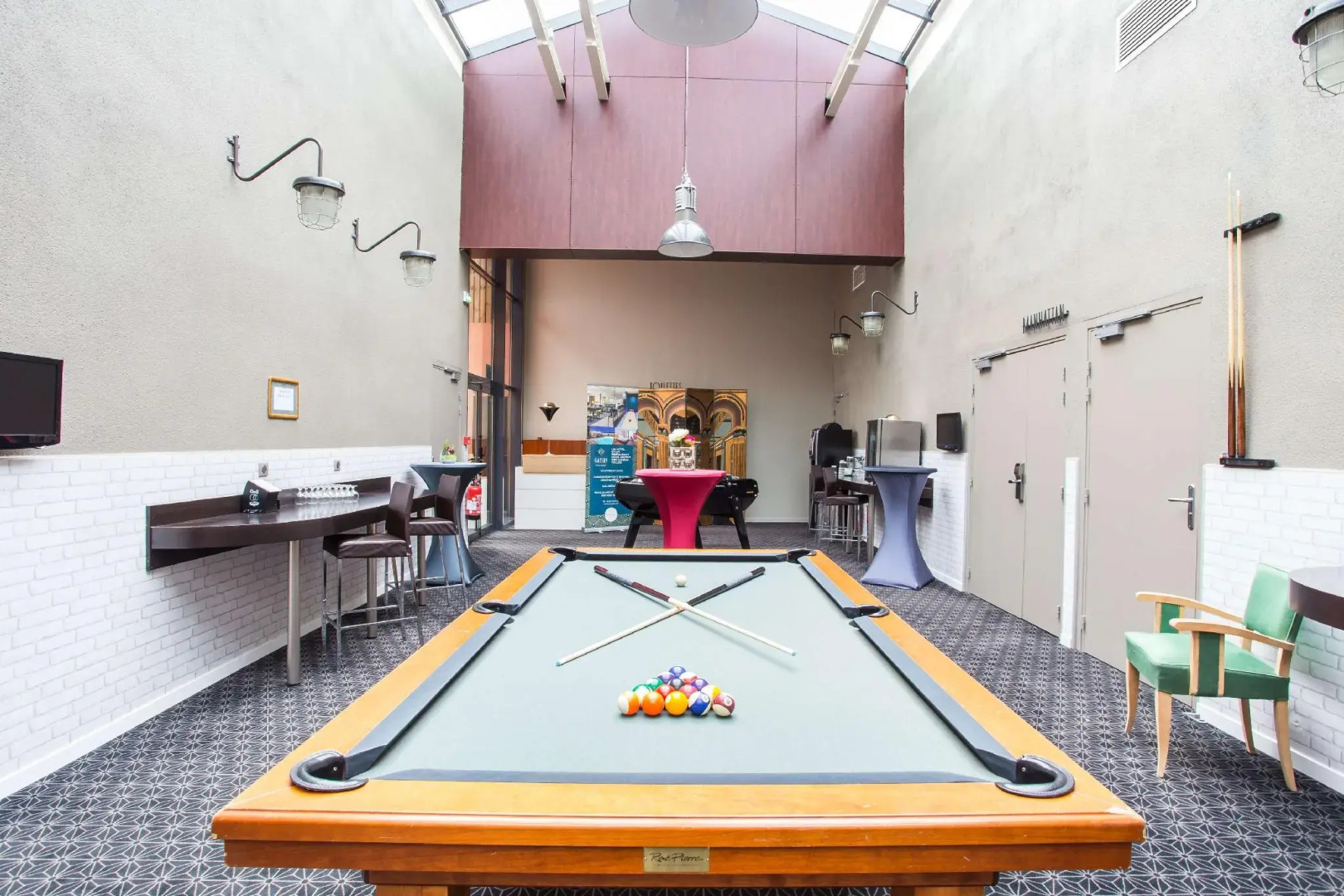 Gatsby Hotel & Restaurant by Happyculture