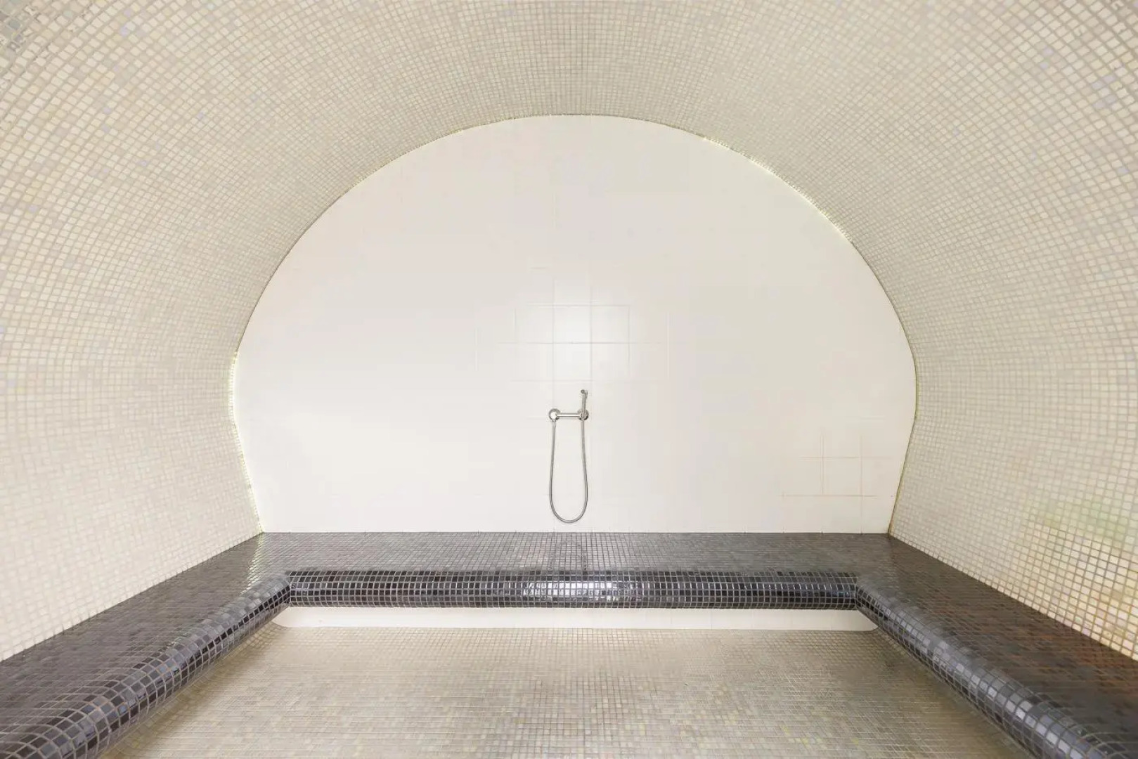 Коттедж с бассейном в Нахабино