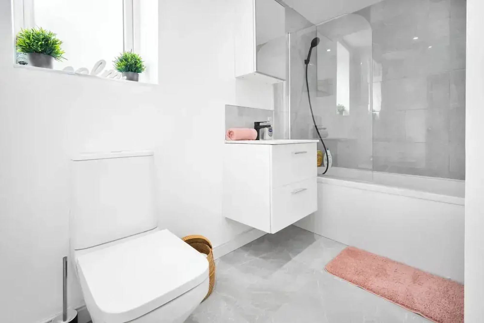 Family/contractors 3 bed House/parking/sleeps 7