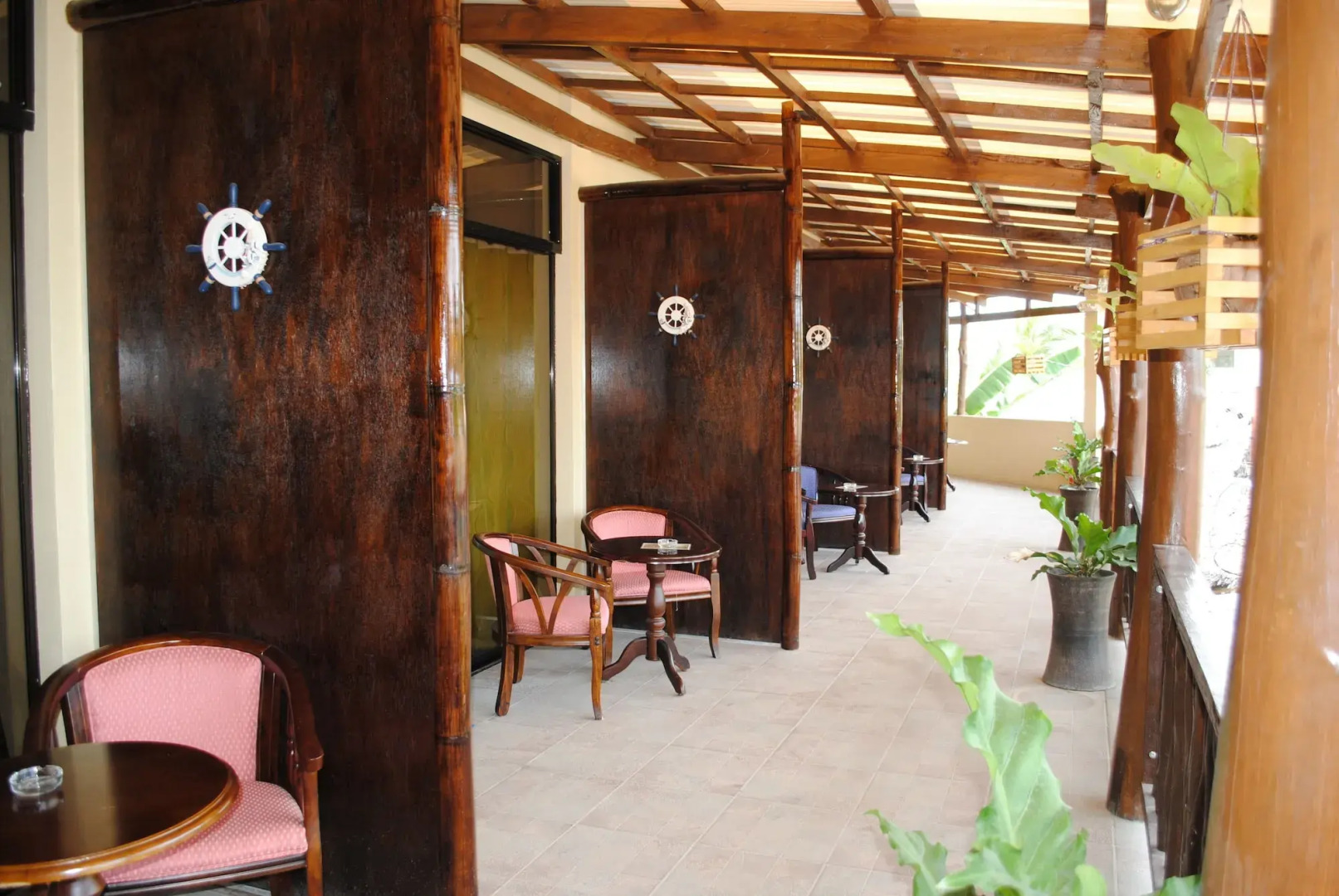 Captain's Lodge and Bar