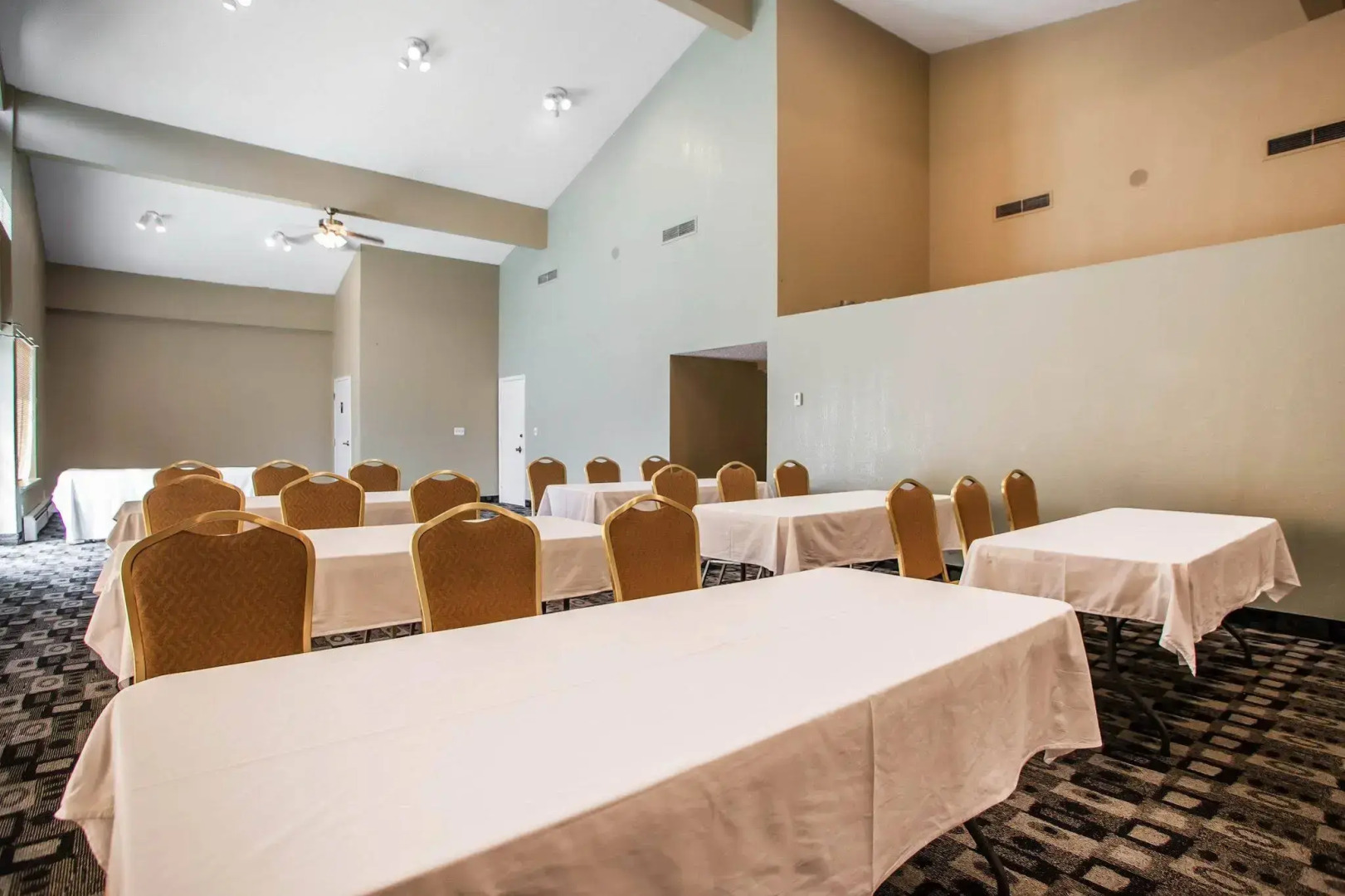 Rodeway Inn & Suites Milwaukee Airport