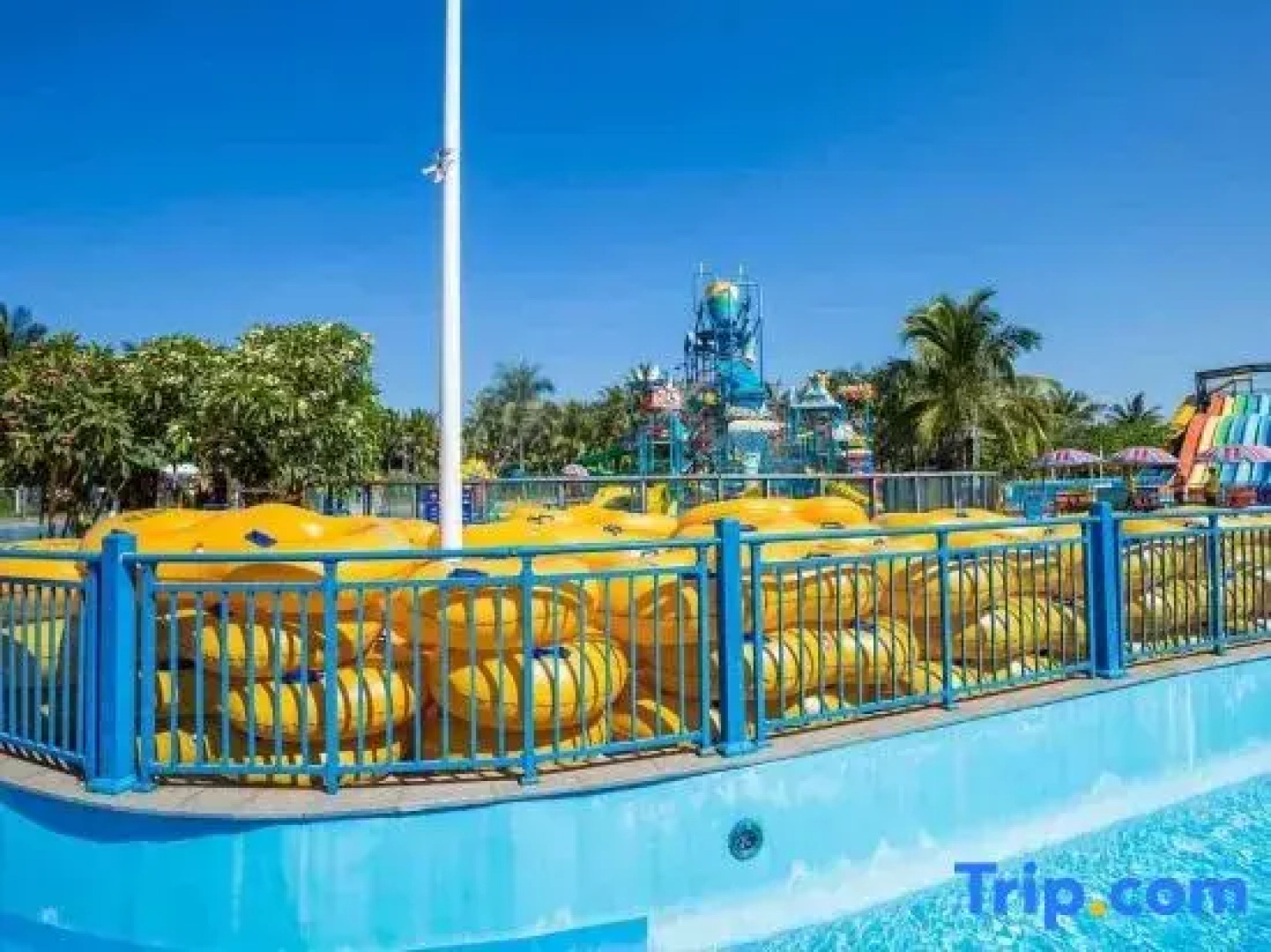 QionghaiBoAoYaZhouWanJiuzhouyang and Scene of Sea Holiday Mansion