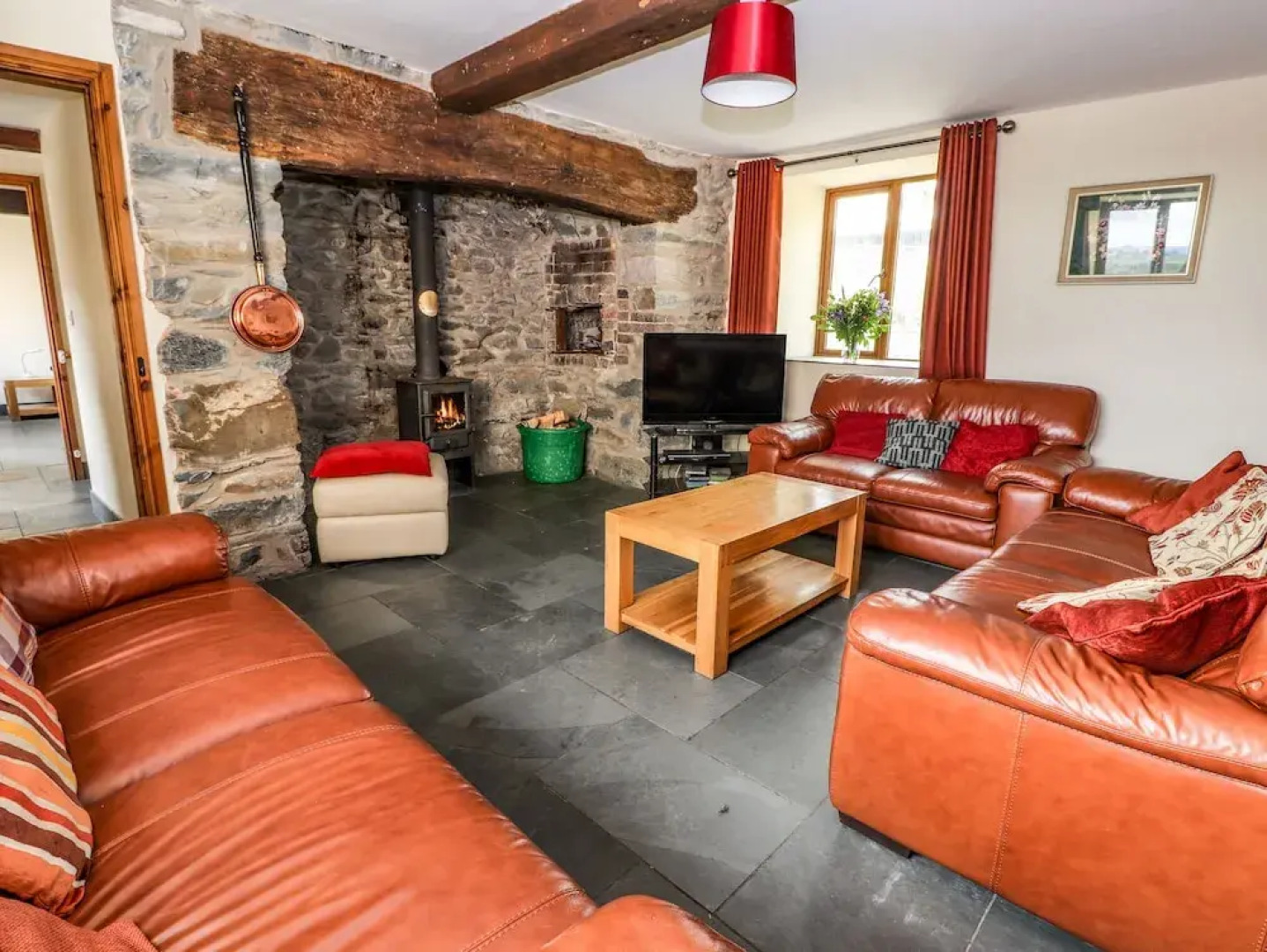 Maestyddyn Farm House