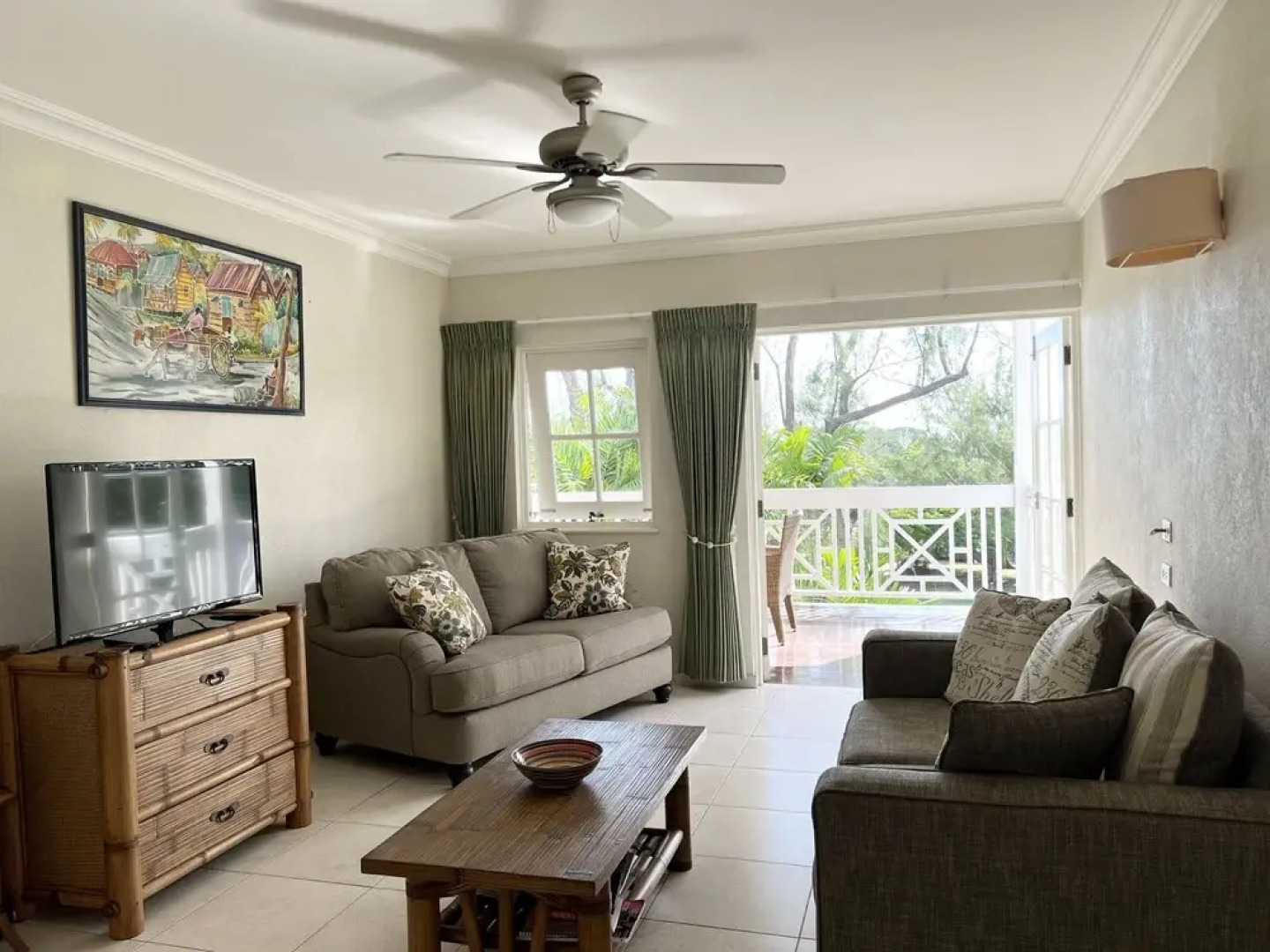 Rockley Golf 810 is a 2 Bedroom, 2 Bathroom 1st Floor Apartment With Pool