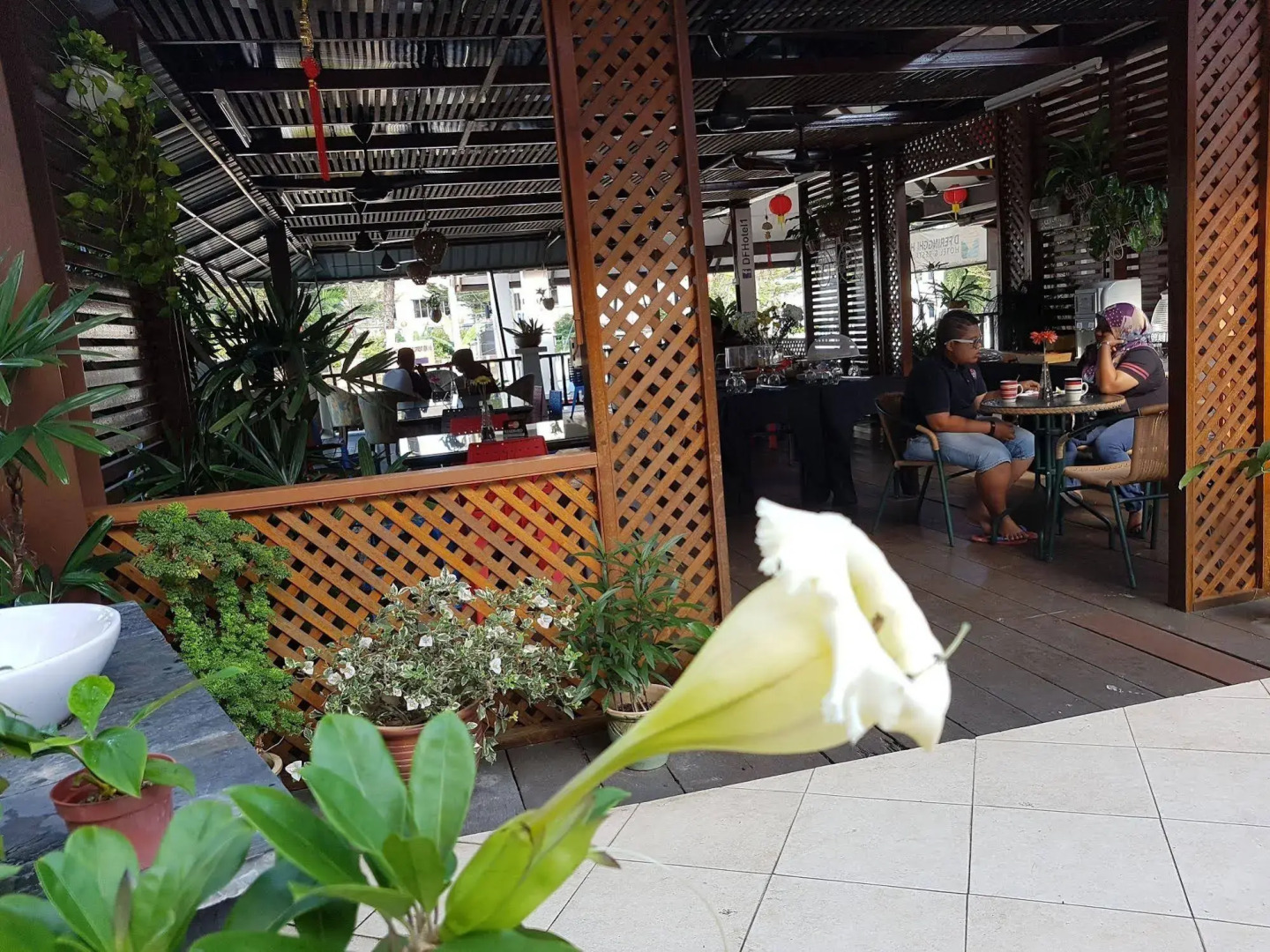 D'Feringghi Haus Hotel & Restaurant