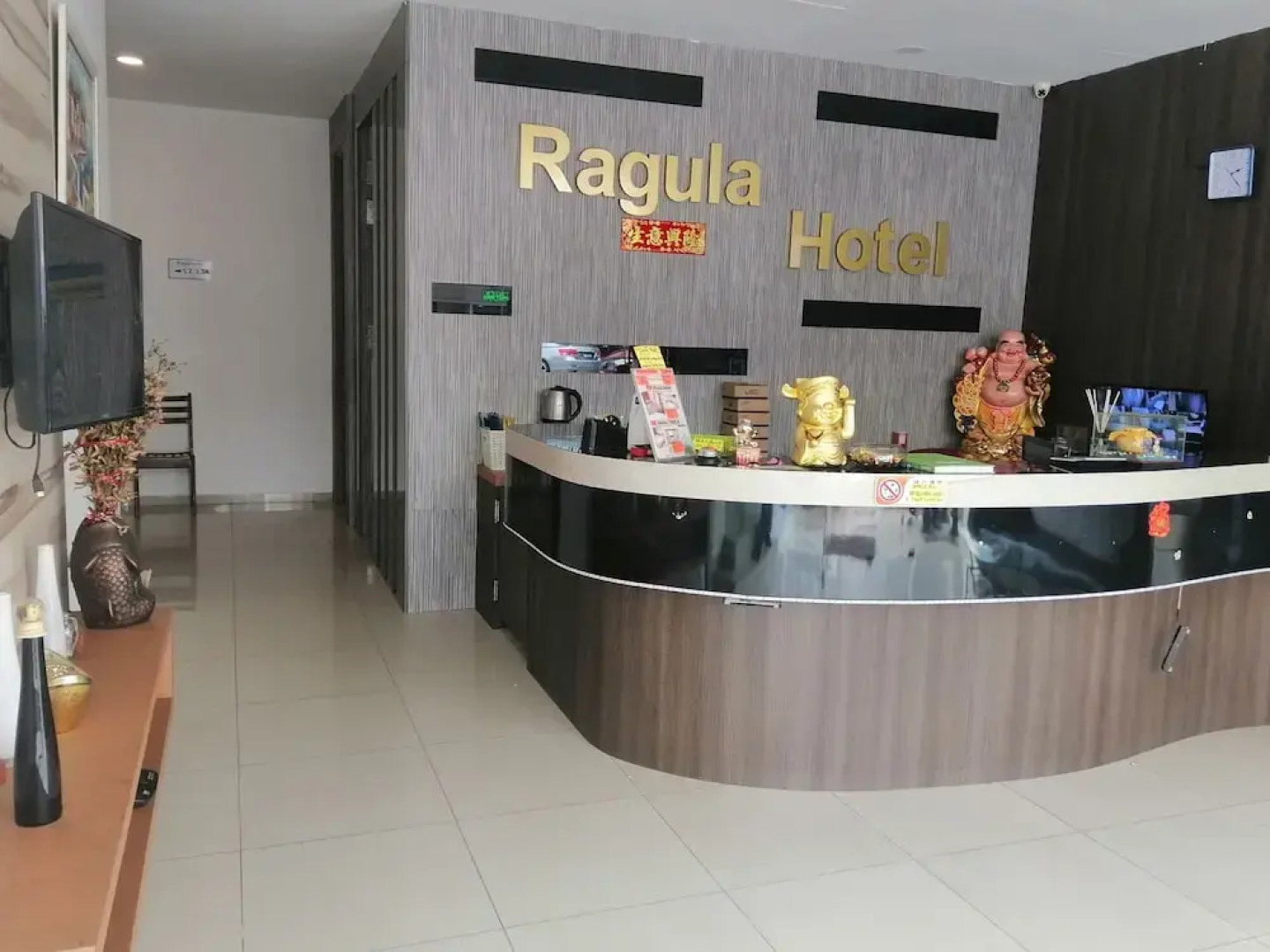 OYO 90028 Ragula Hotel