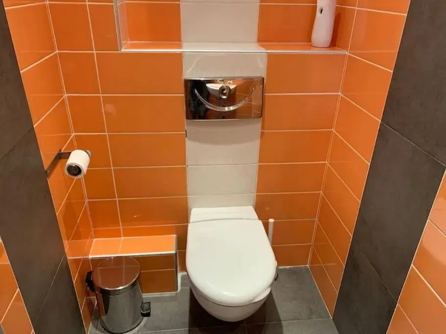 Sliver city next to paradise mall and metro