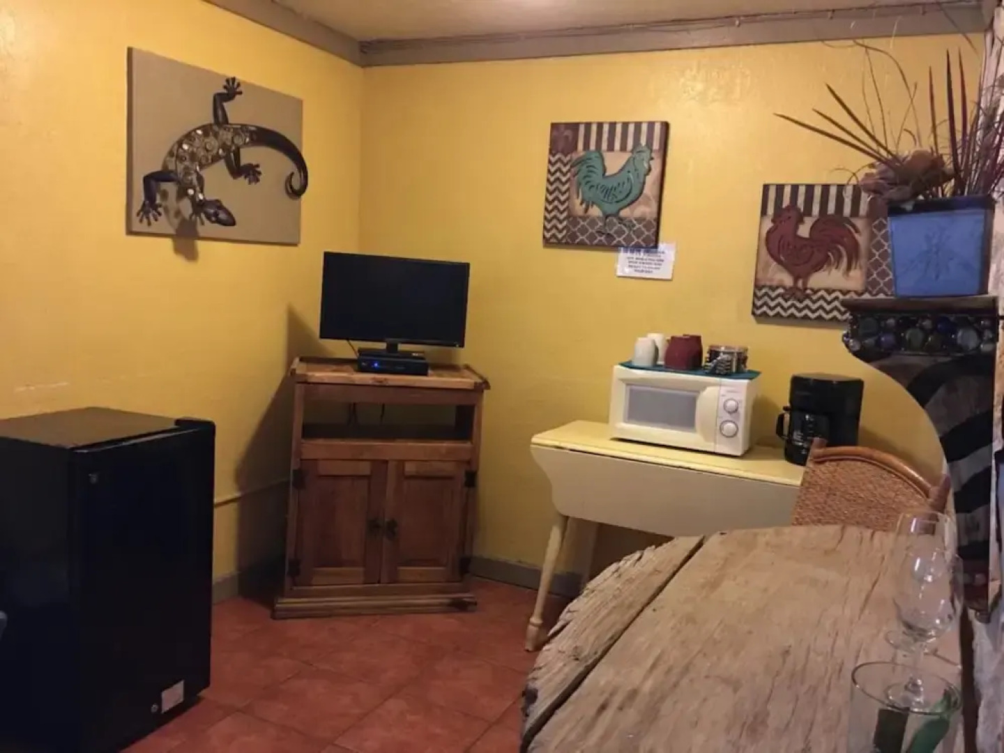 The Historic Leakey Inn