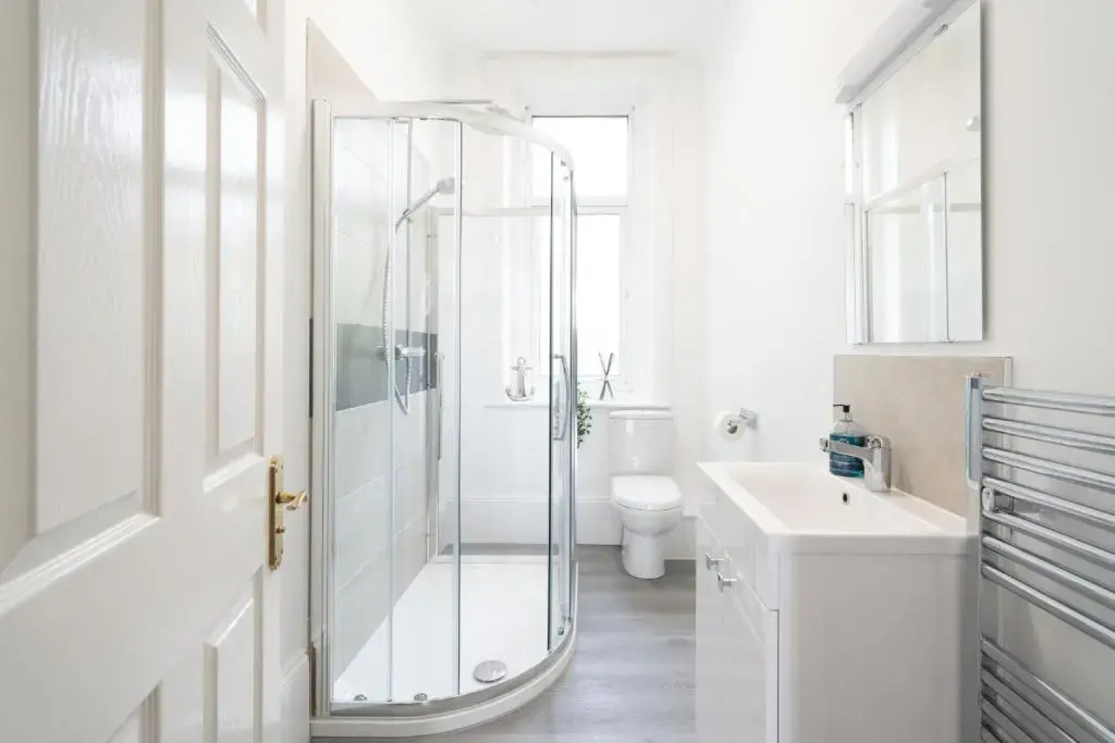 Stunning sea views Ventnor Apartment