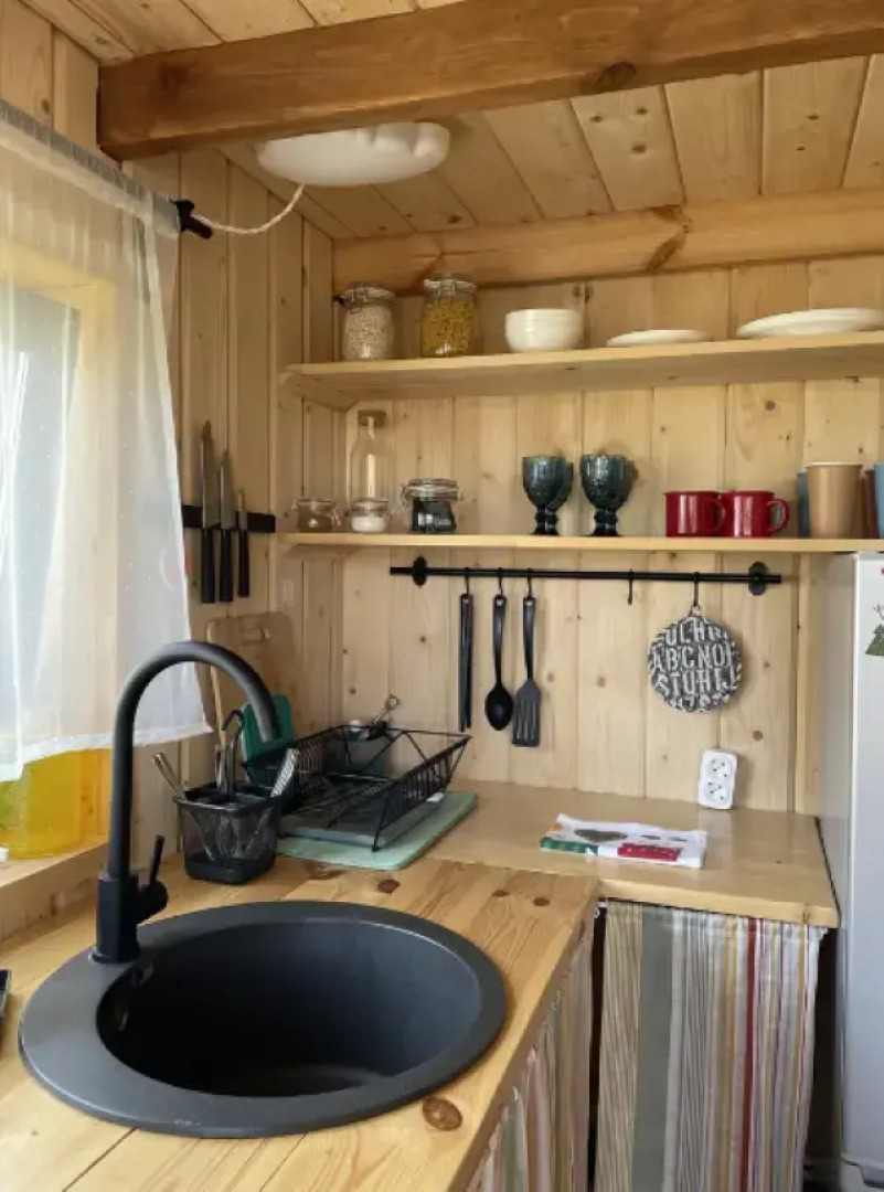 Черный домик