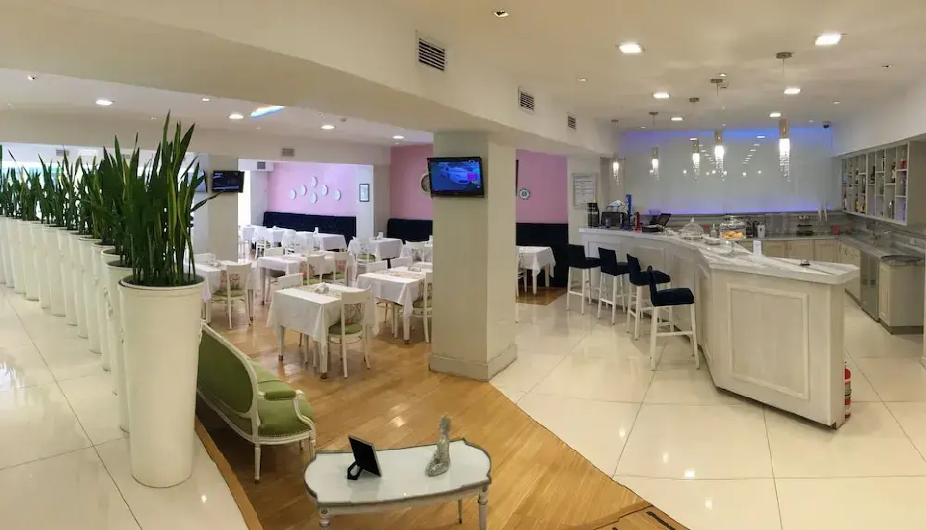 Le Parc Hotel & Suites