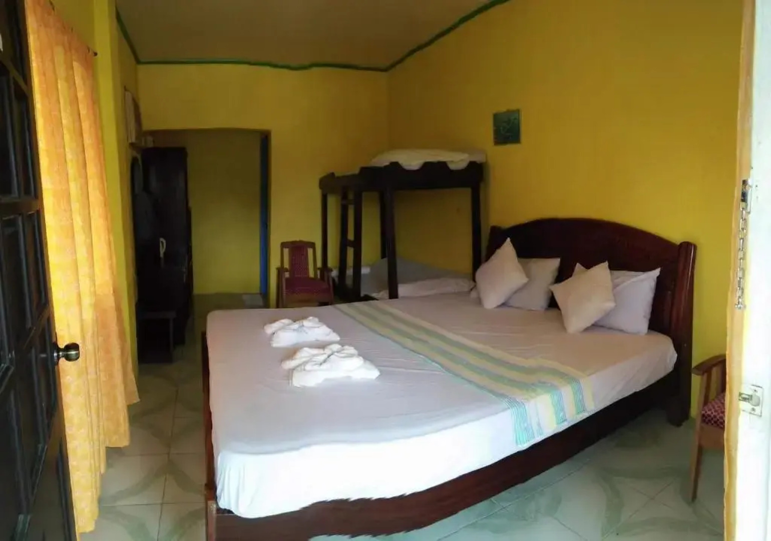 Guanna's Place Room and Resto Bar