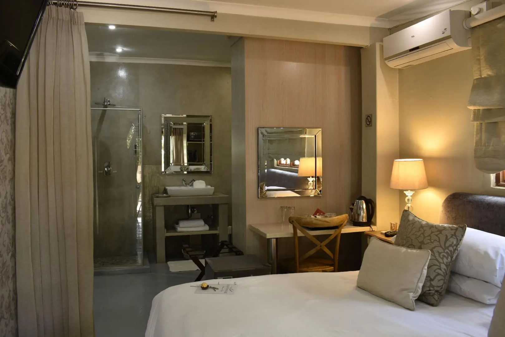 Lighthouse Guesthouse & Cafe