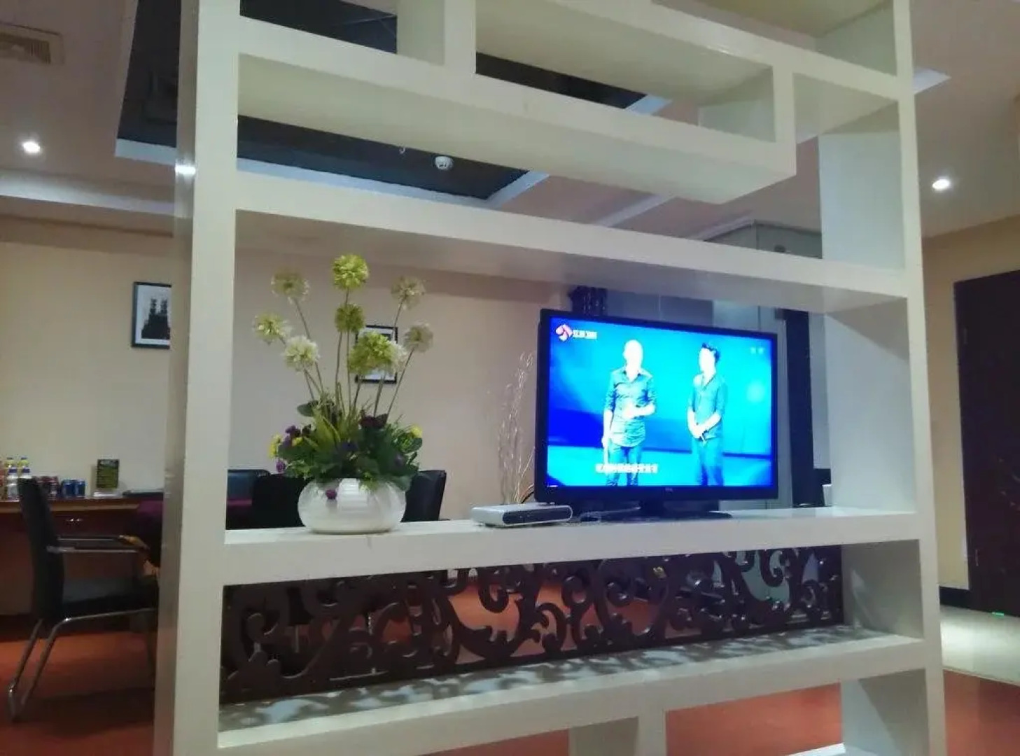 Wannian The Pine Greeting Guests Boutique Hotel