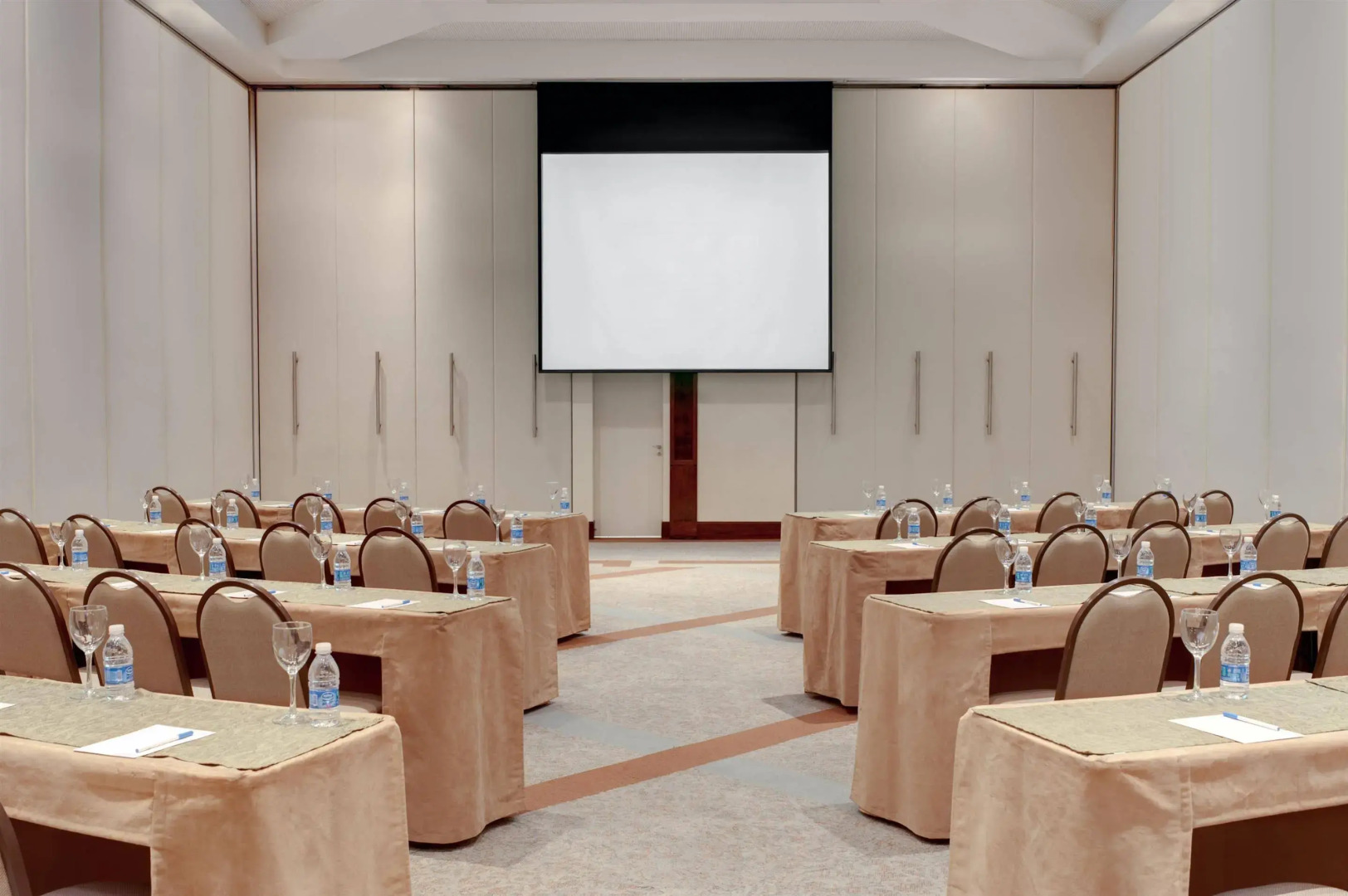 QOYA Hotel Curitiba, Curio Collection by Hilton