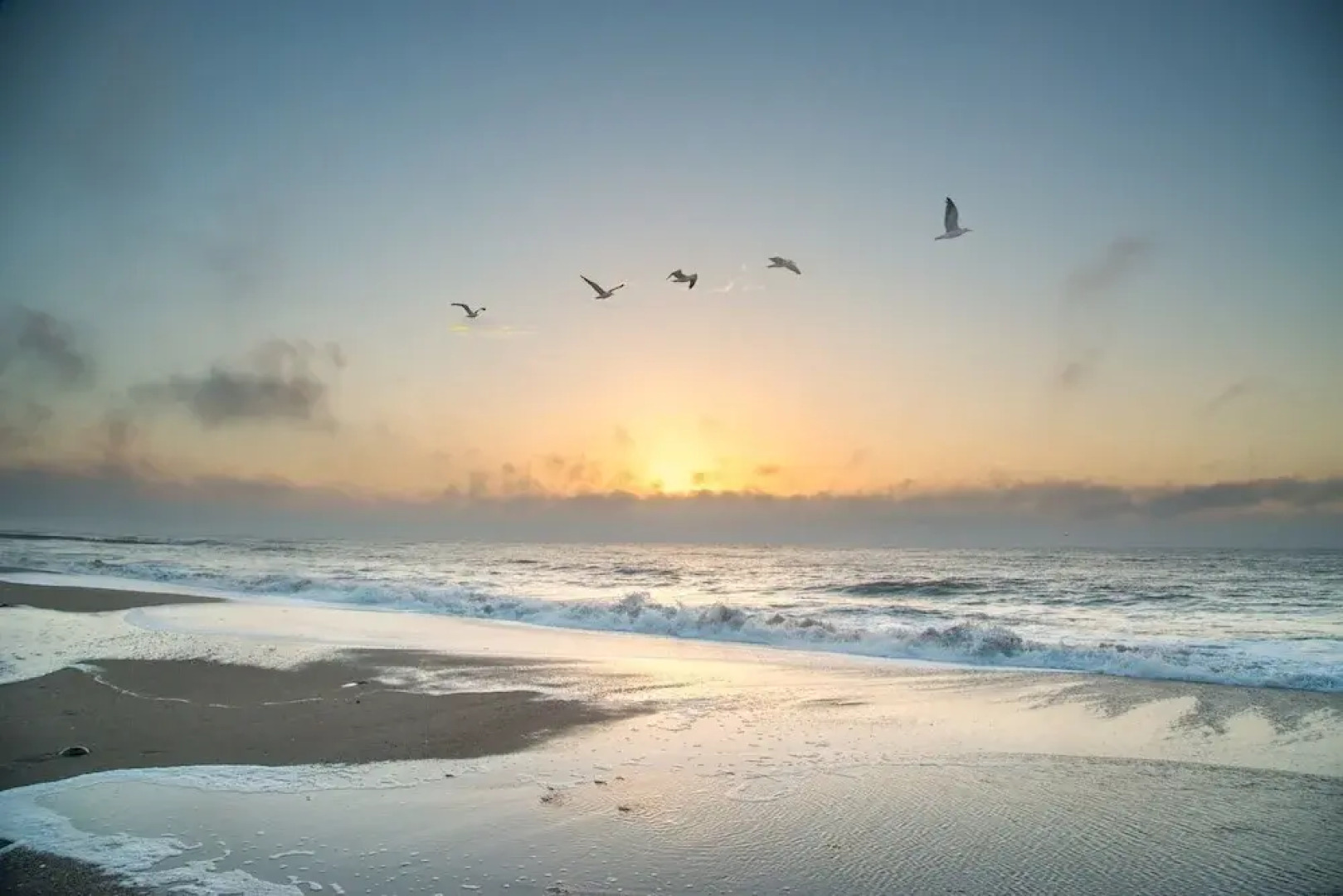 New Listing! Updated Golf Course Condo, Near Beach cottage