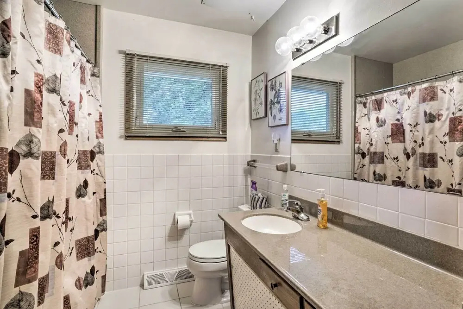 Charming Rochester Home - 2 Mi to Mayo Clinic!