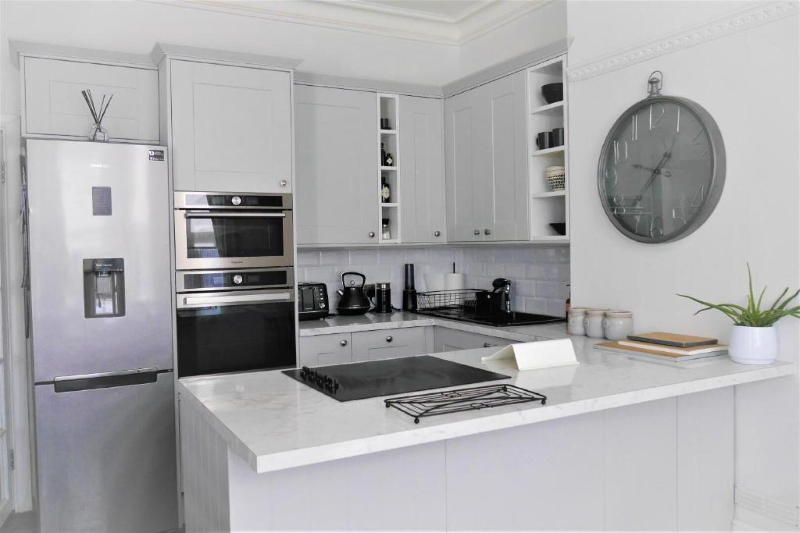 Beachfront SEA-VIEW apartment & BALCONY