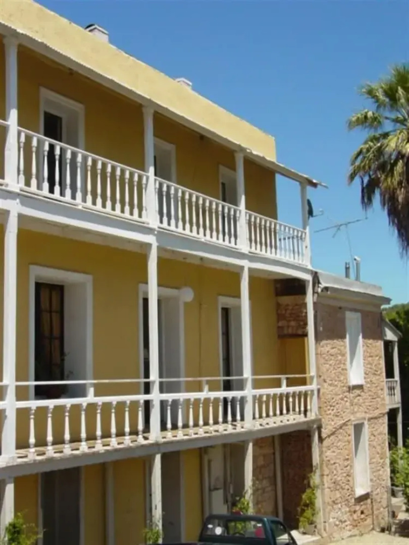 Hotel Léger Restaurant & Saloon