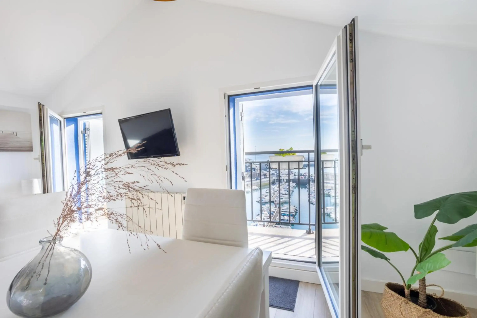 Torrontero con vistas al mar