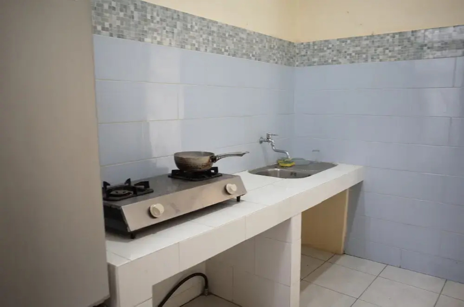 RedDoorz Plus @ Suryakencana Kota Sukabumi