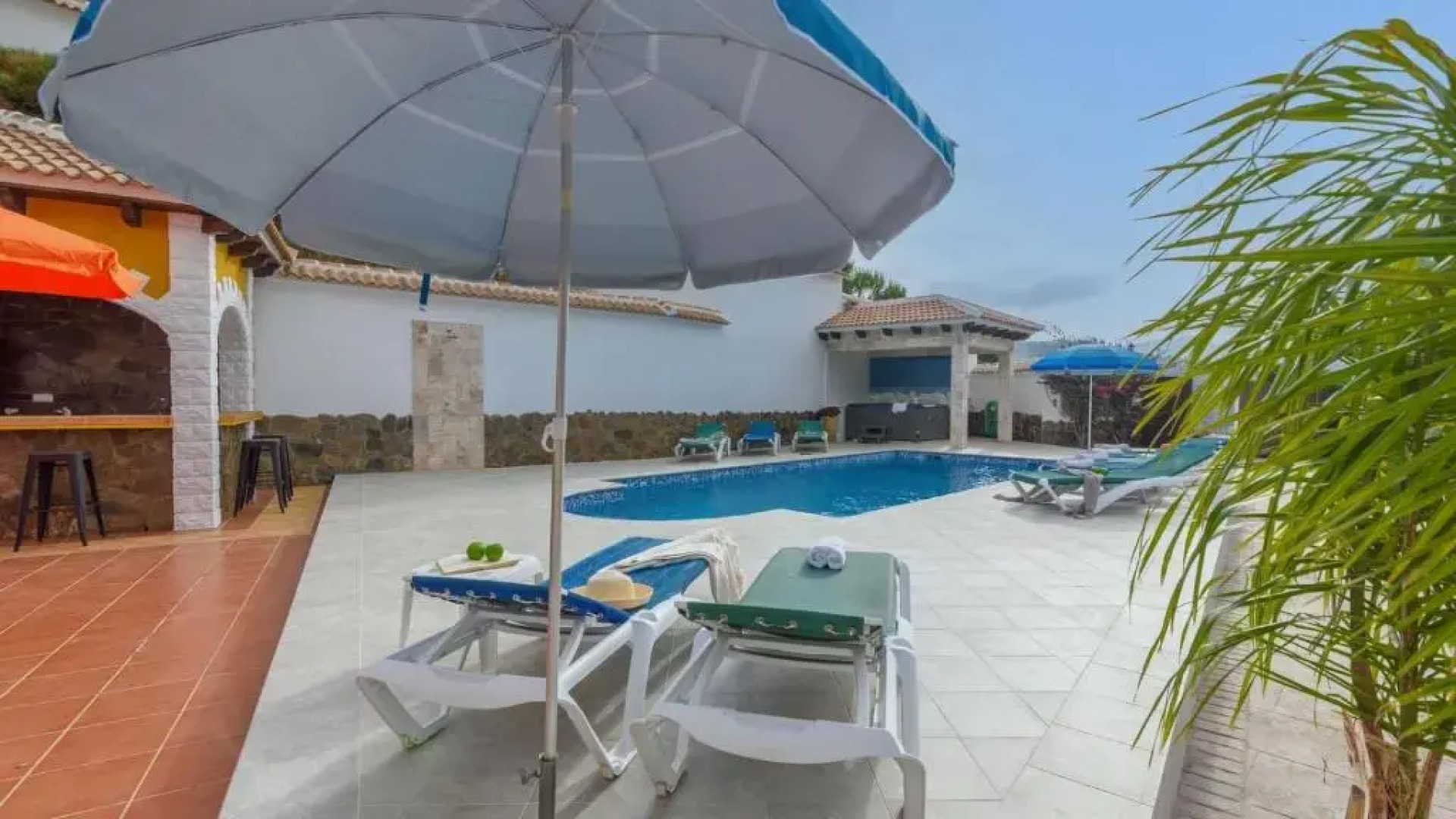 Villa Javier Sayalonga by Ruralidays