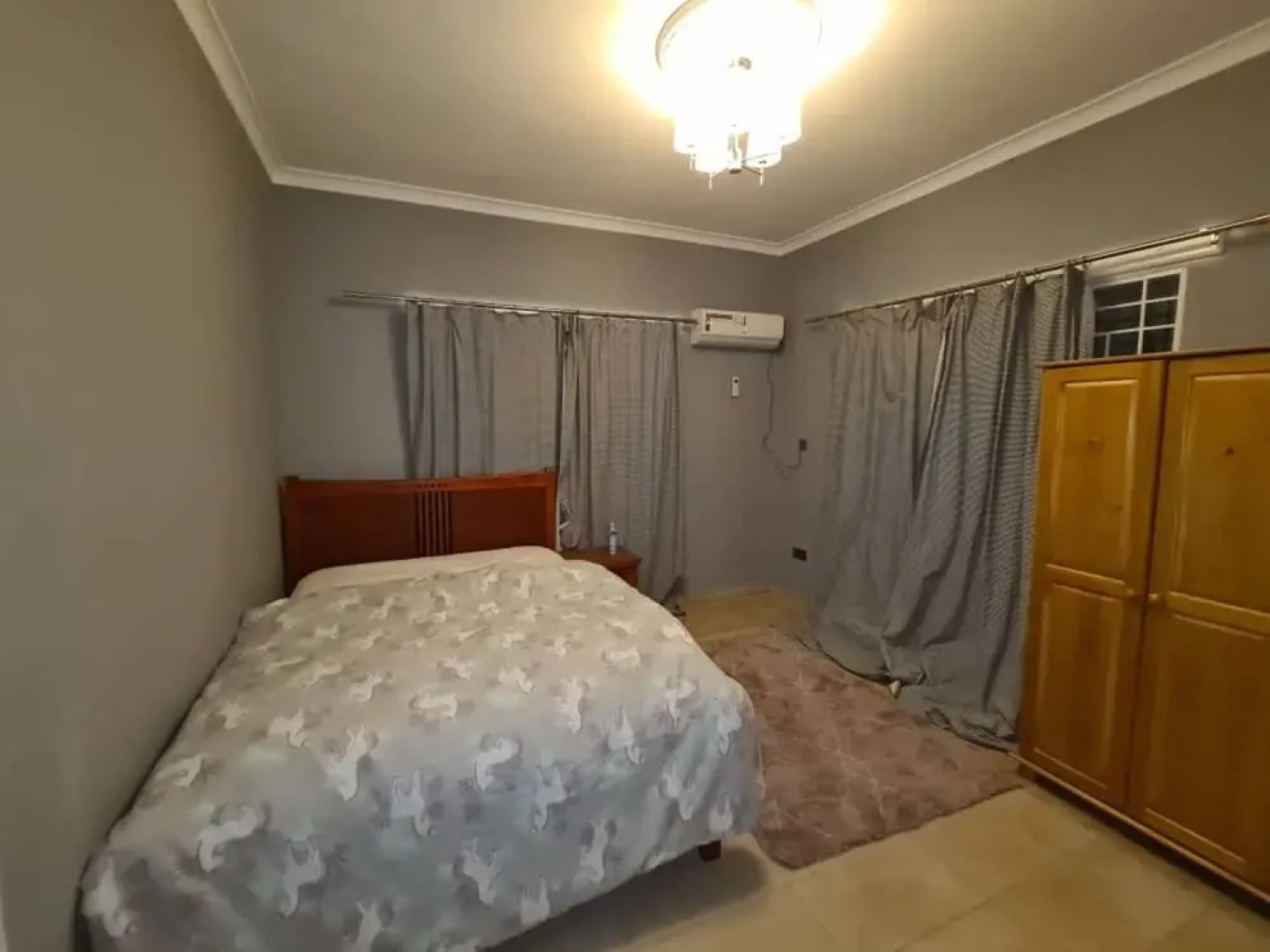 6-bed House in Freetown 5 min Drive From the Beach