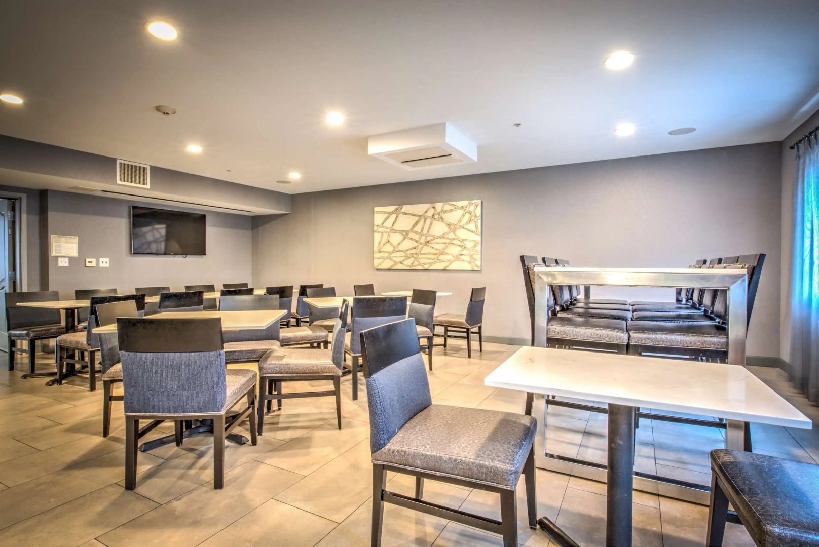 Best Western Plus Media Center Inn & Suites