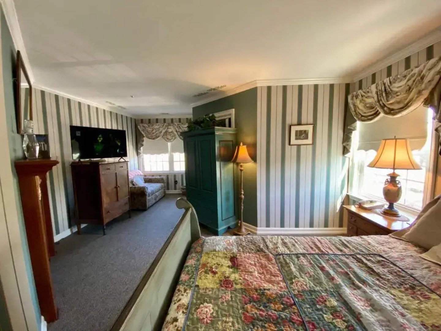 The Cypress Inn Bed & Breakfast