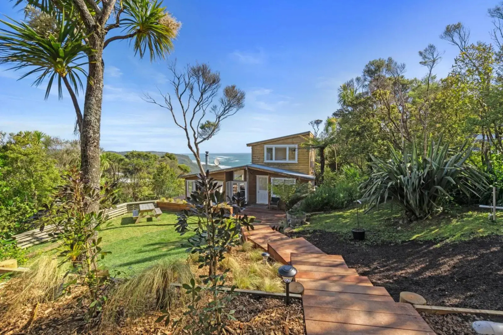 Piha - City Escape, Piha Holiday Home