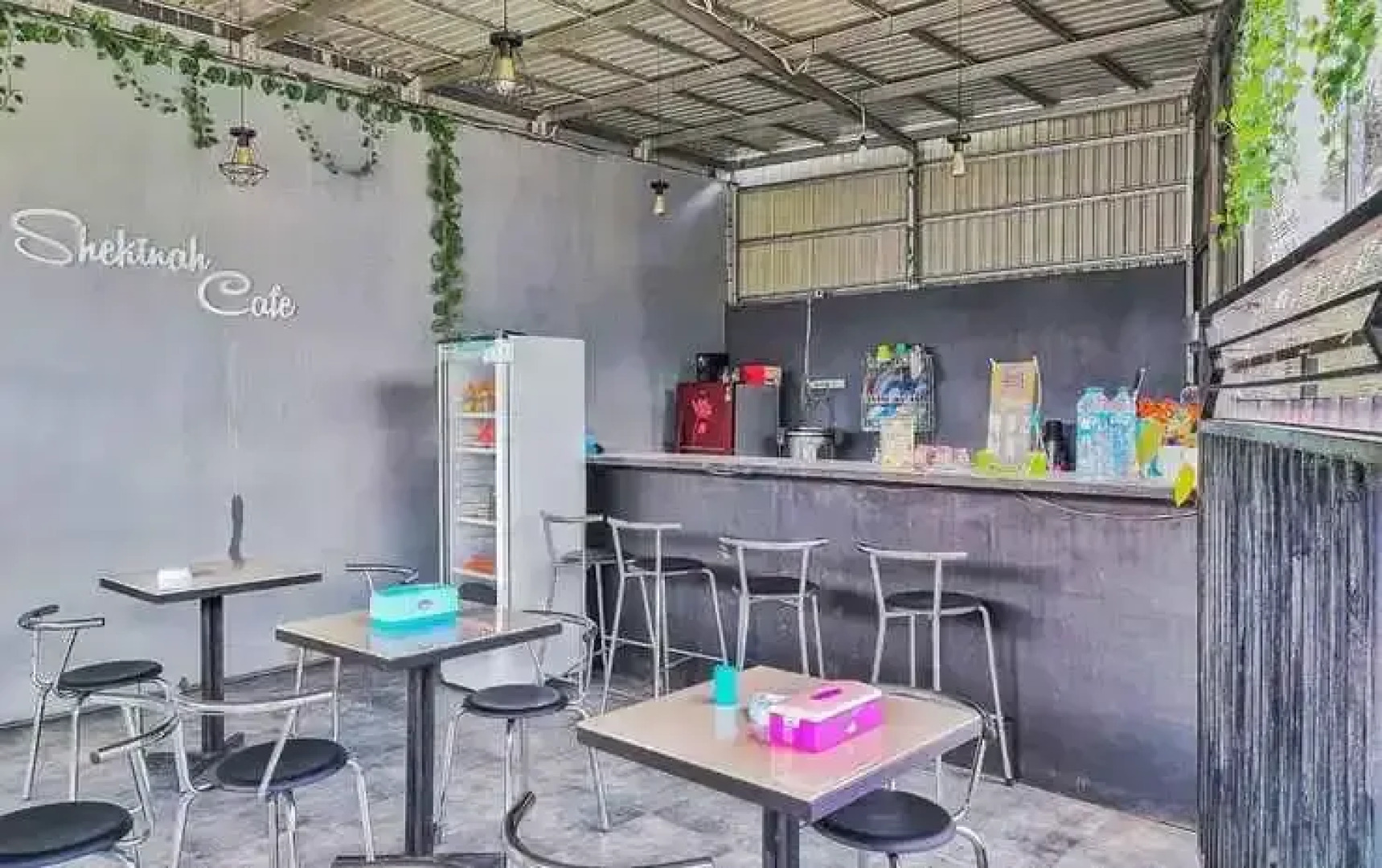 Shekinah Homestay & Cafe Waikabubak RedPartner