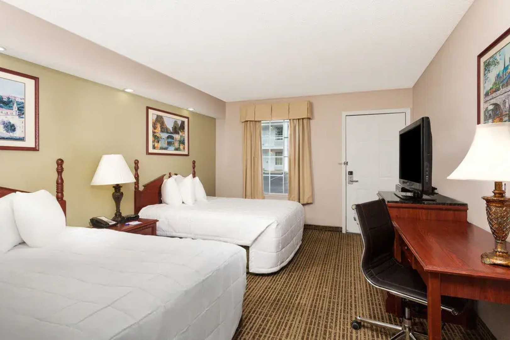 Baymont Inn & Suites Tullahoma