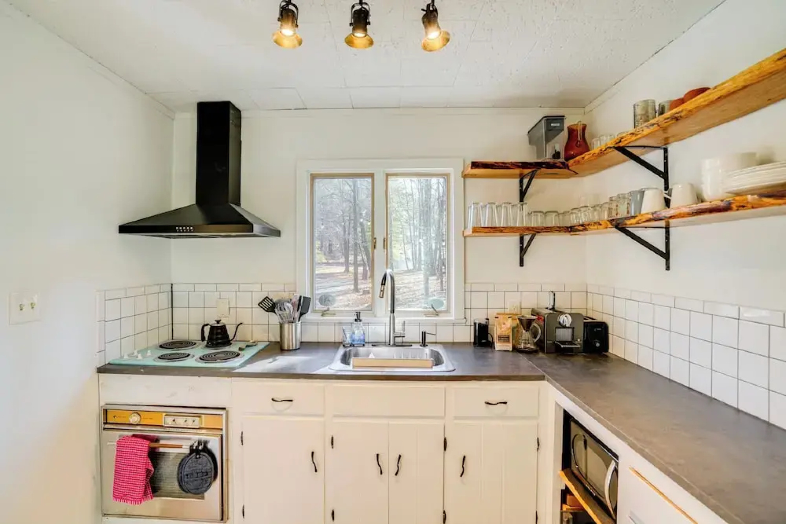 Mtn Views + On-site Hiking Trails: Catskills Cabin