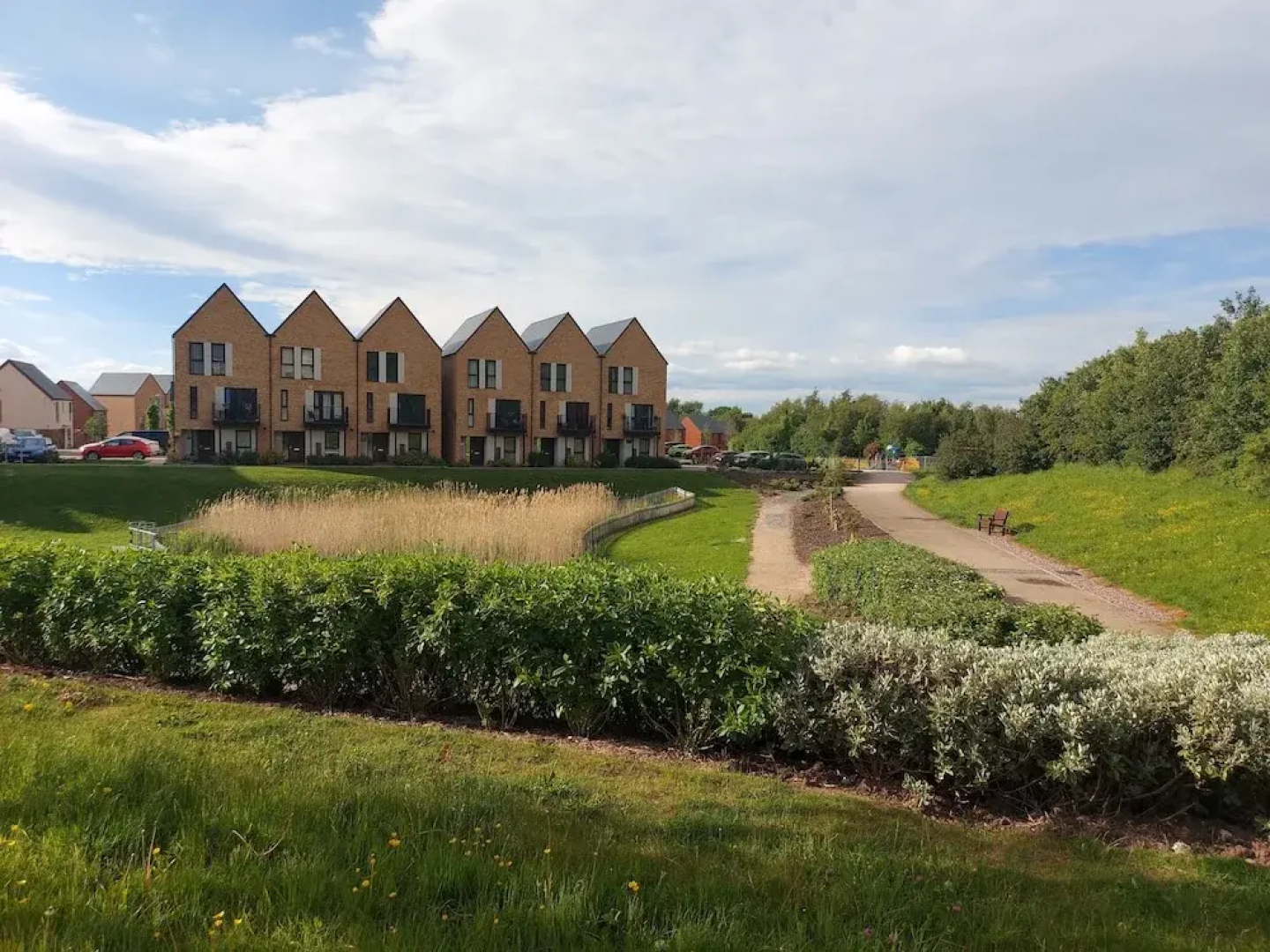 Room in Guest Room - Double Room, Full Kitchen, Smart TV, Shared Bathroom in 3-bed Home