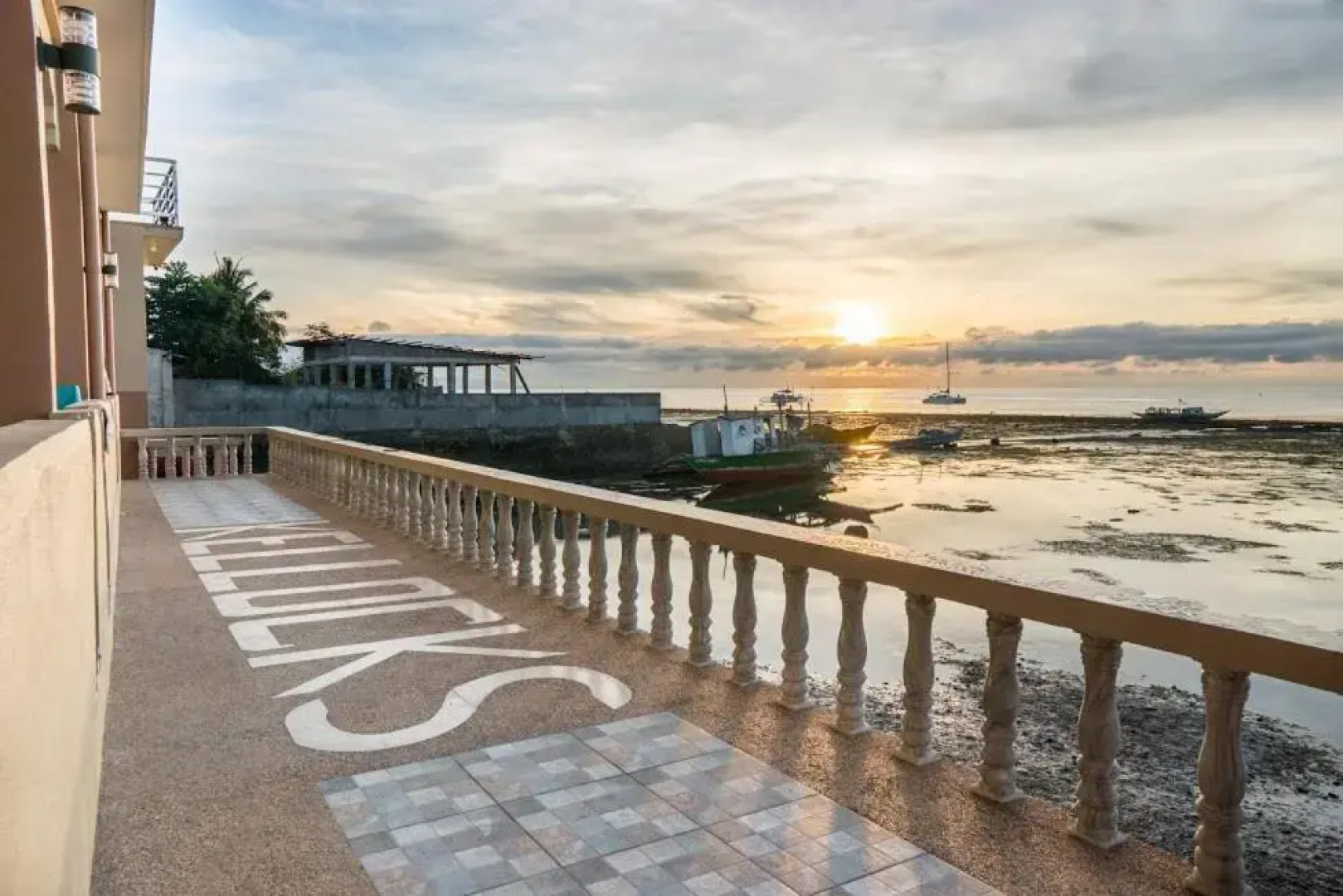 Kellocks seaview apartelle