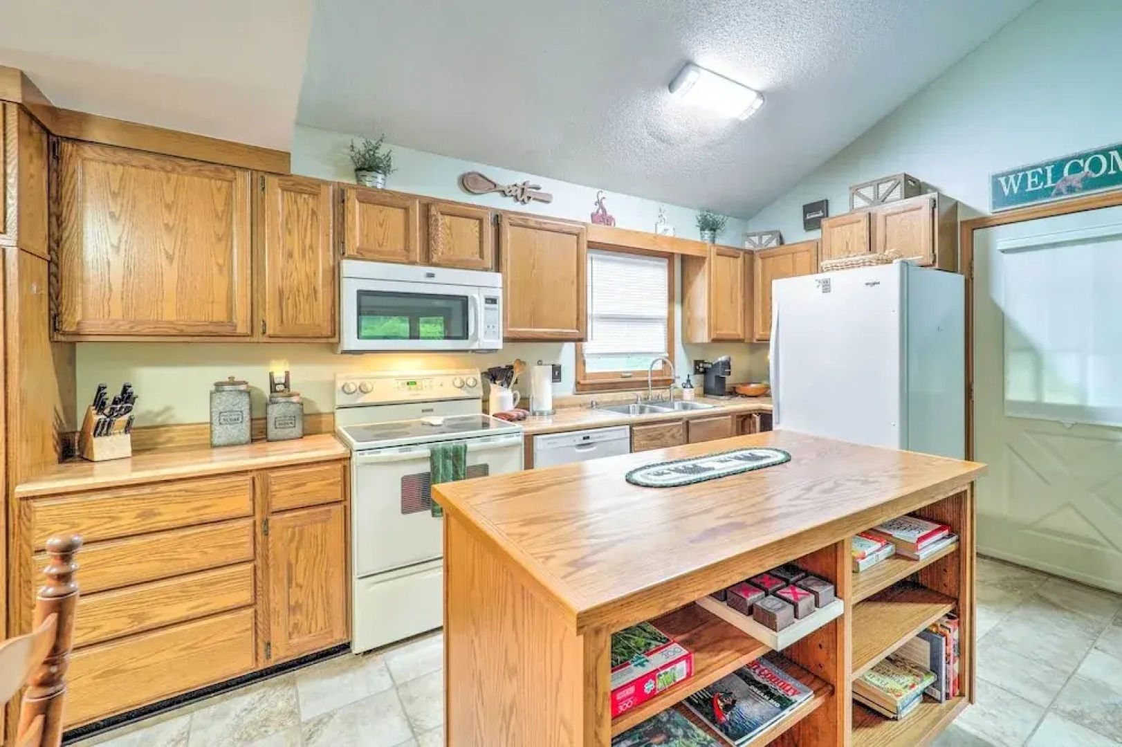 Peaceful Newland Family Cottage w/ 2 Decks!