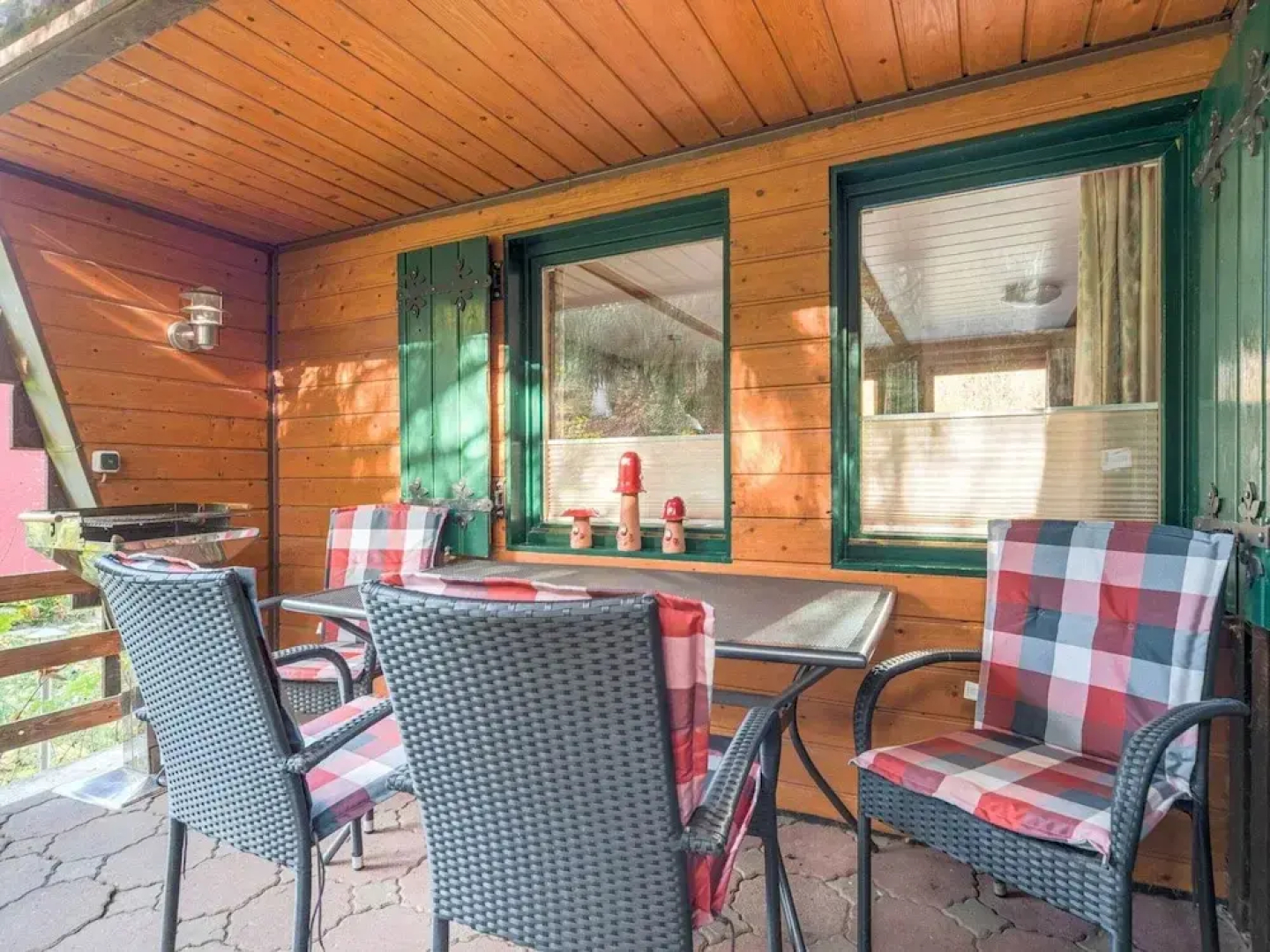 Hideaway With Lakeside Leisure