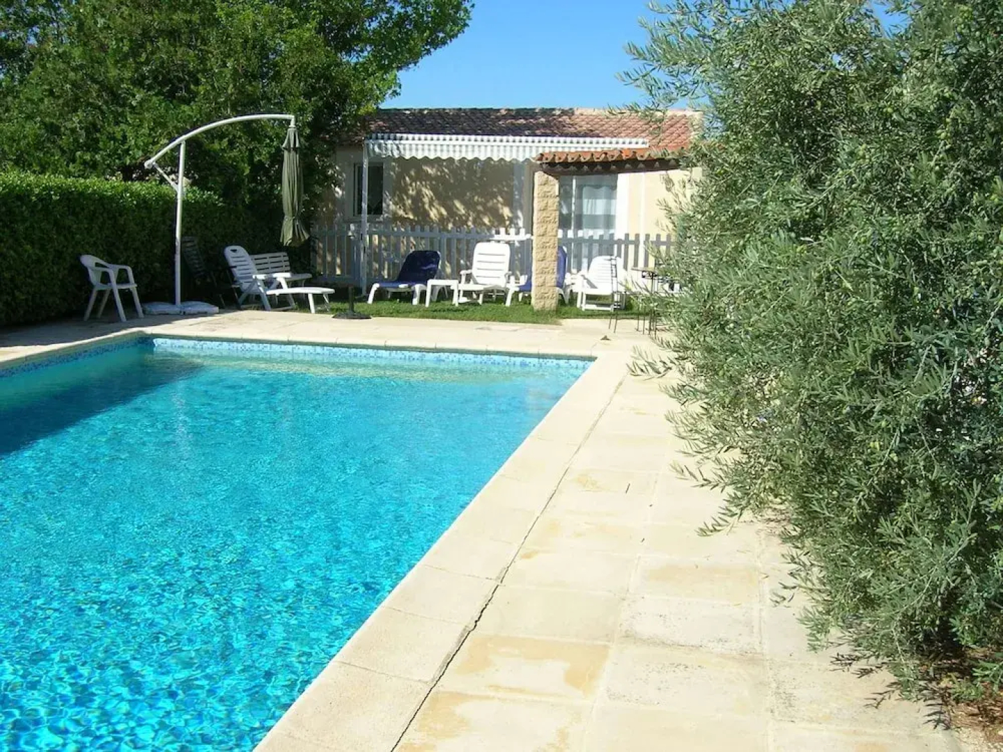 Charming Holiday Home in Robion With Swimming Pool