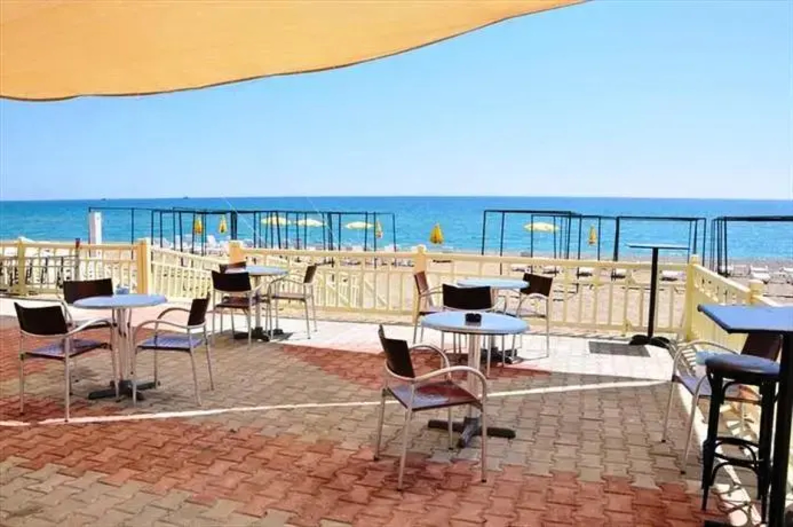 Aperion Beach  Hotel