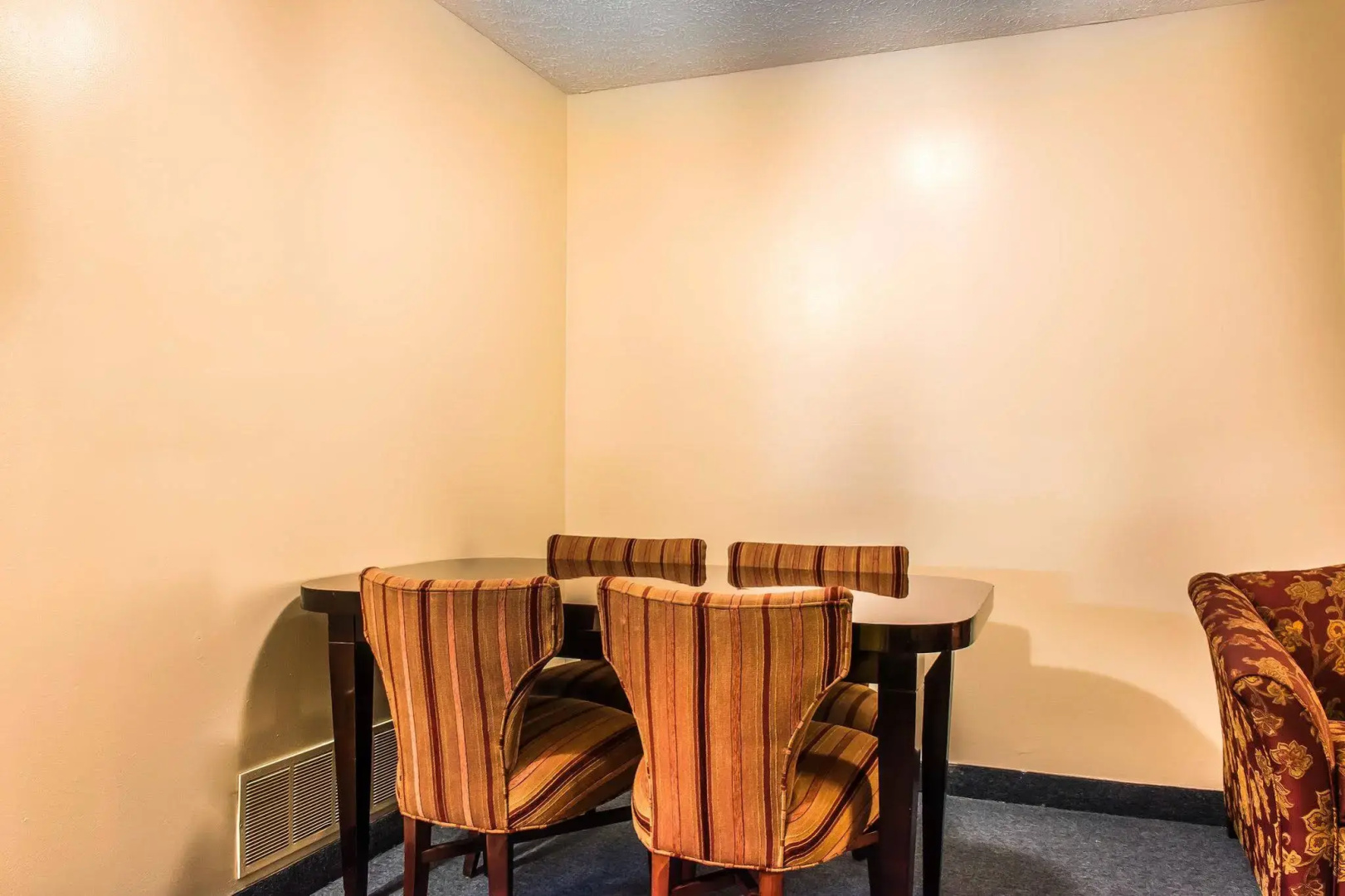 Econo Lodge Inn & Suites White Haven