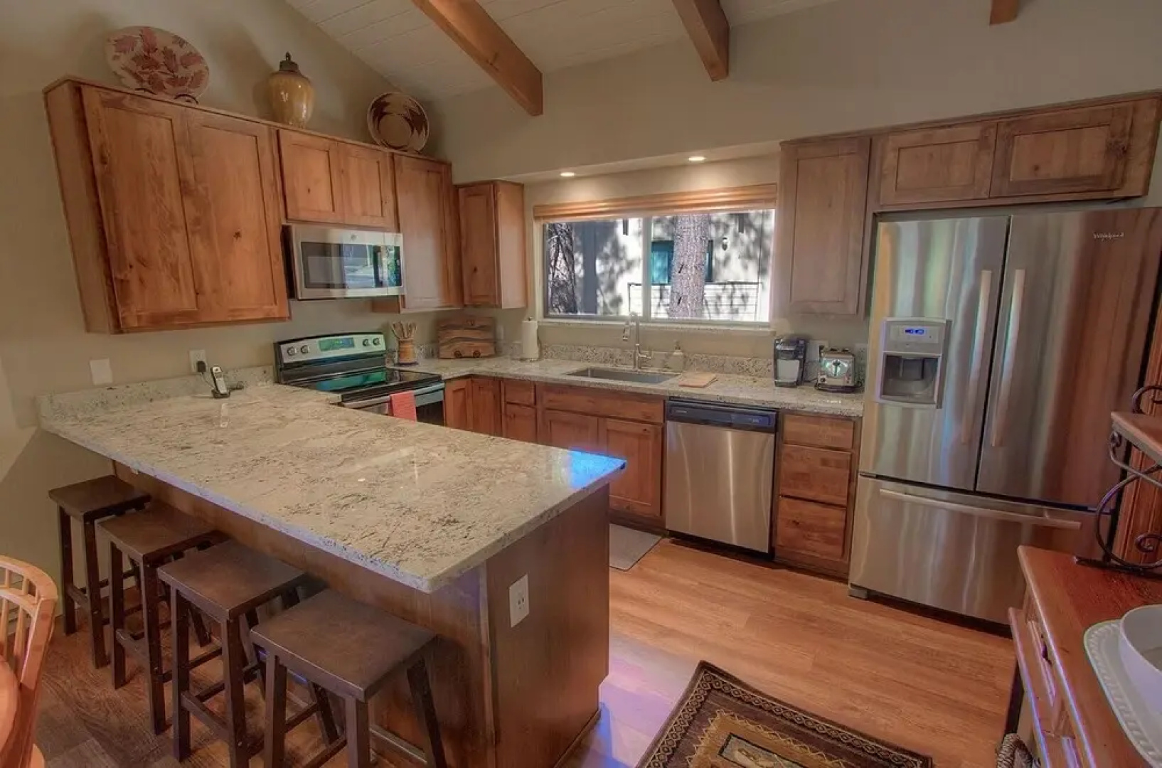 Cozy Bear Lodge 3 Bedroom Home by RedAwning