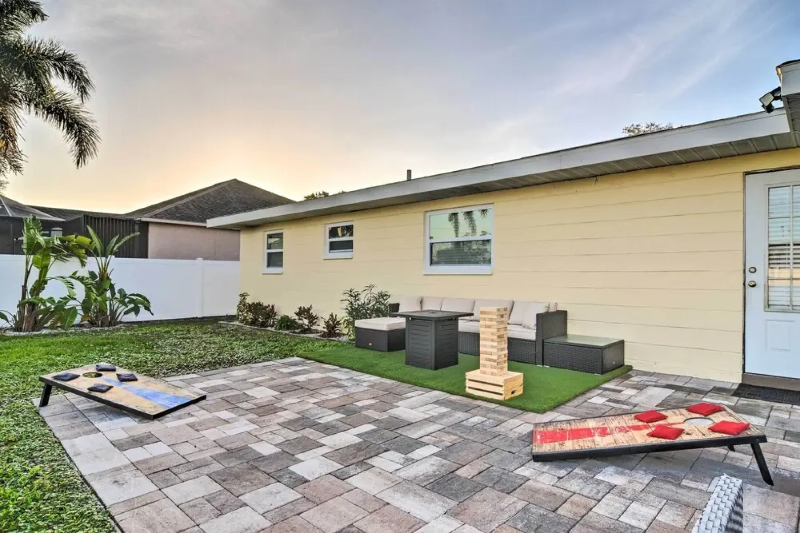 Sunny Seminole Home: Grill, Fire Pit & Fenced Yard