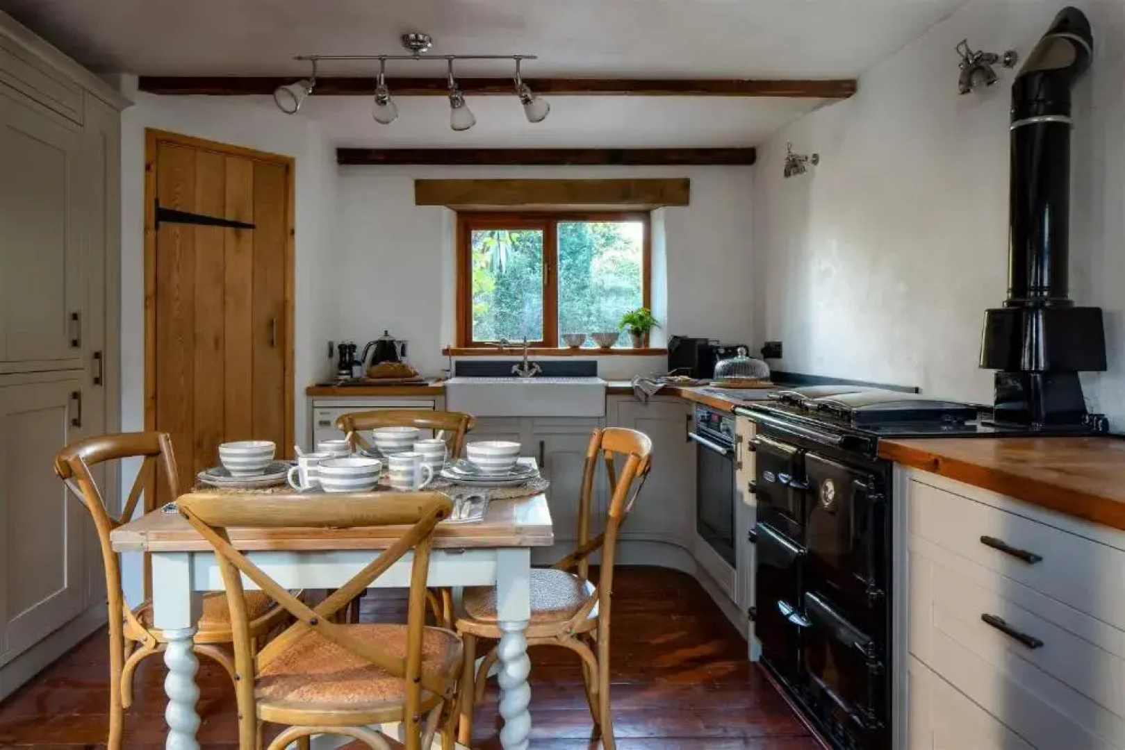 The Old Coach House - Converted Barn With Private Garden Parking and Fireplace