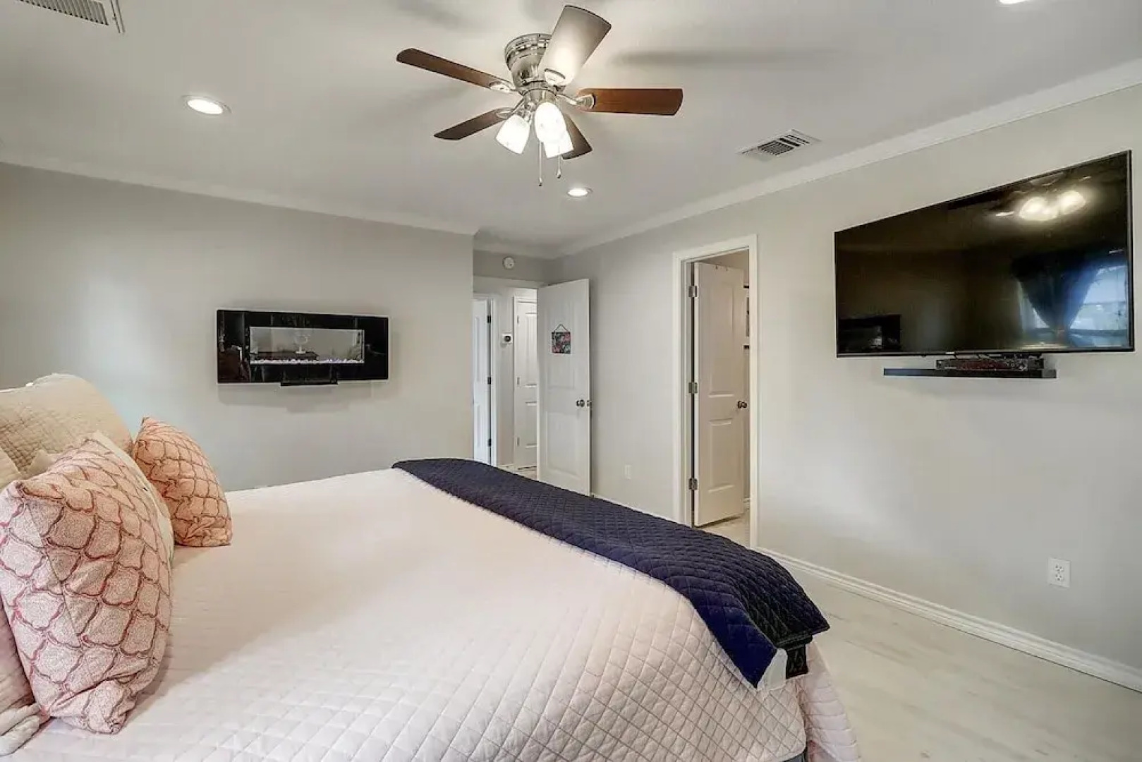 Flamingo Flats 3 Bedroom Home by RedAwning