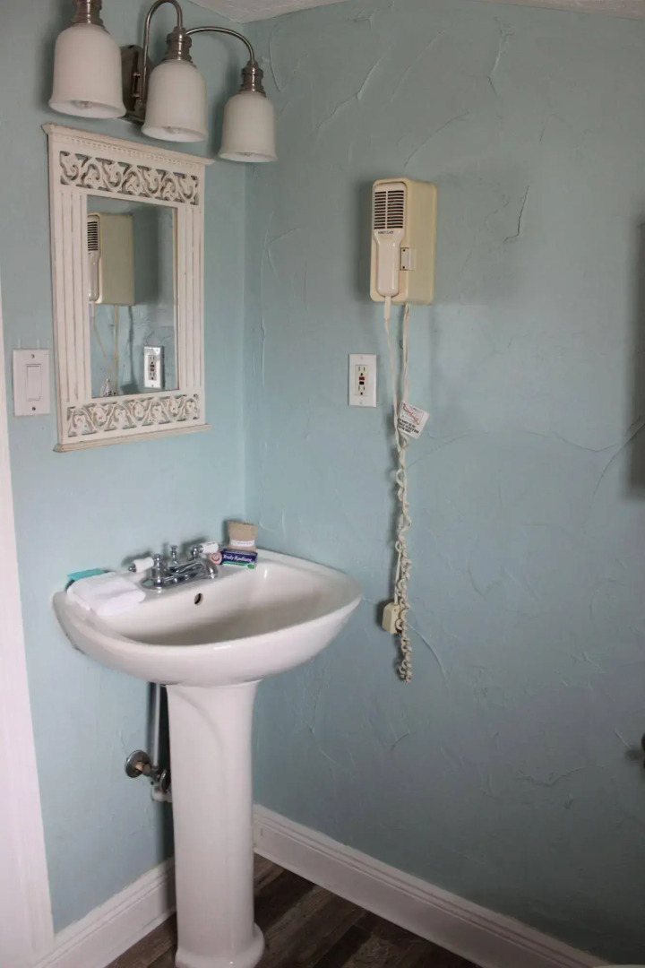 Shoreline Suites & Cabana Cottages