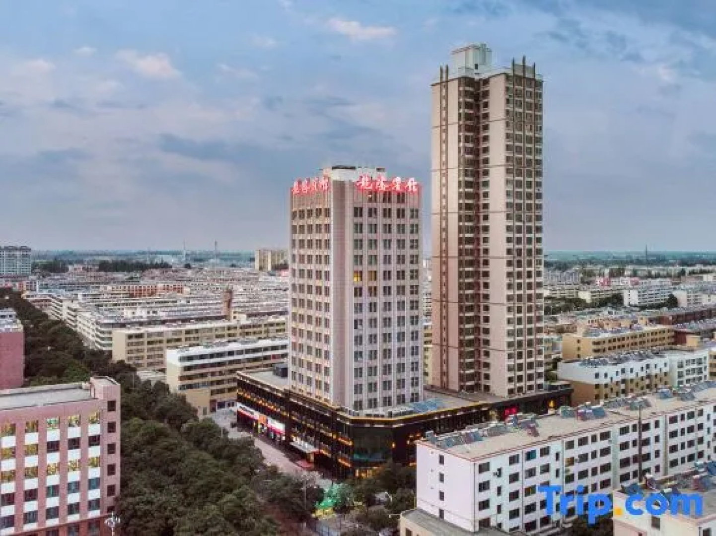 Jiuquan Longteng Hotel