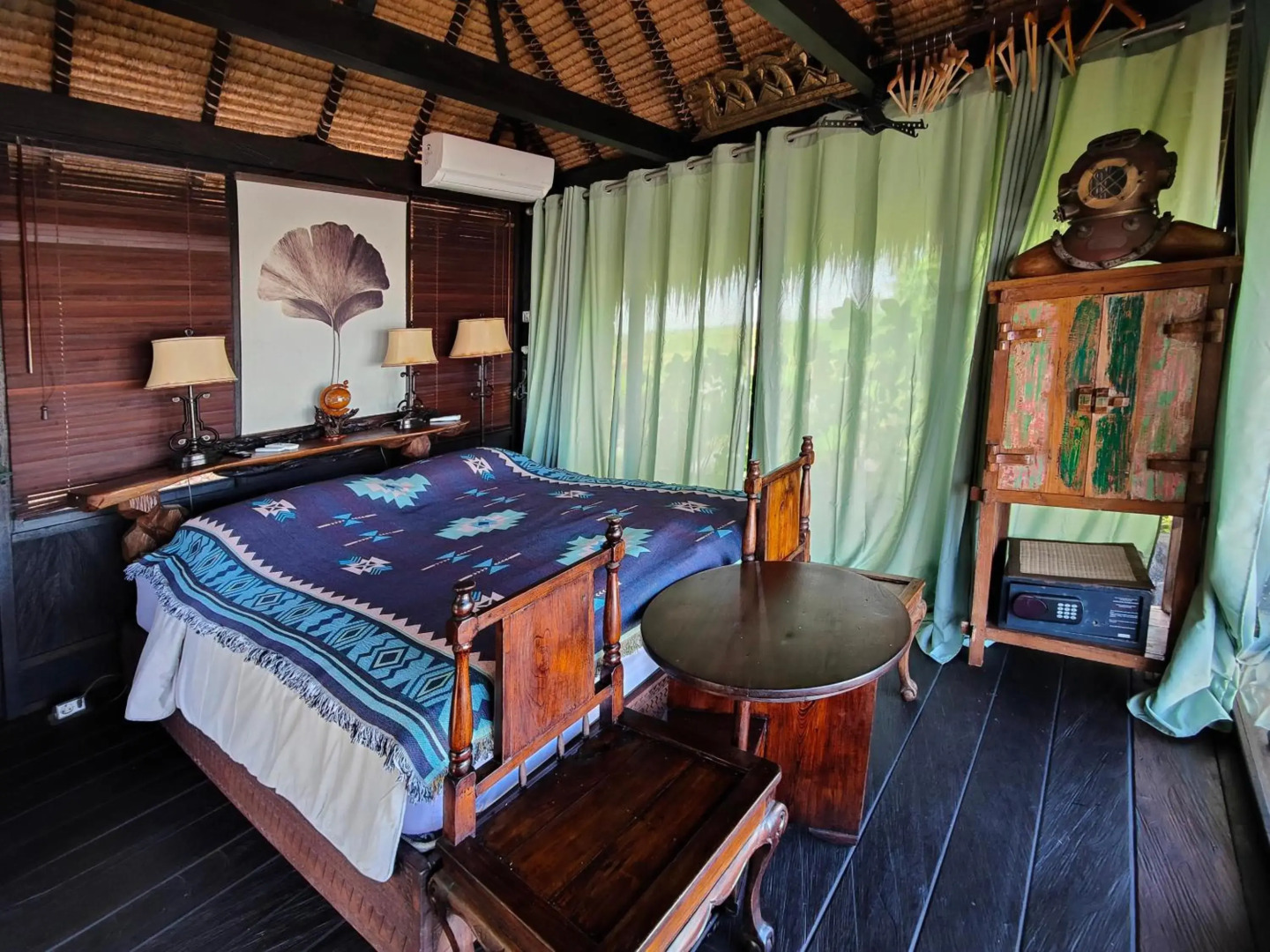 Beachfront Villa Nixie and the Sea