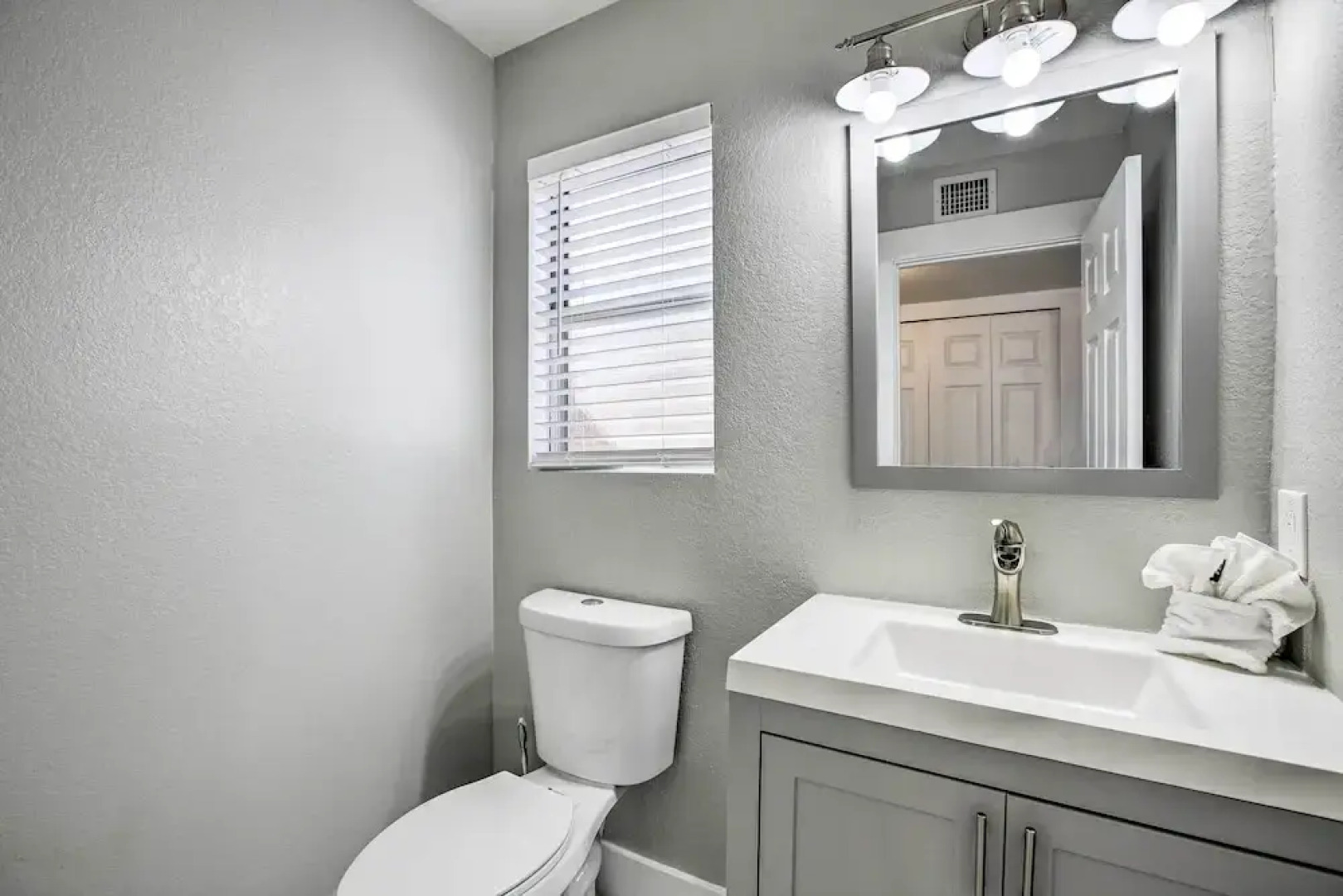 1 Mi to State Farm Stadium: Home w/ Pool & Grill!