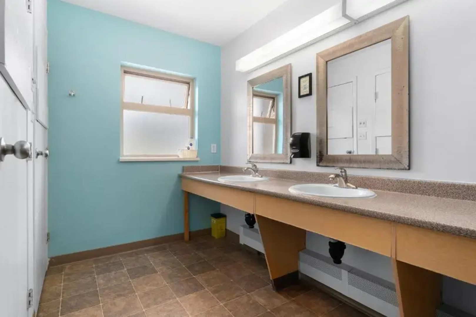 Squamish Adventure Inn & Hostel